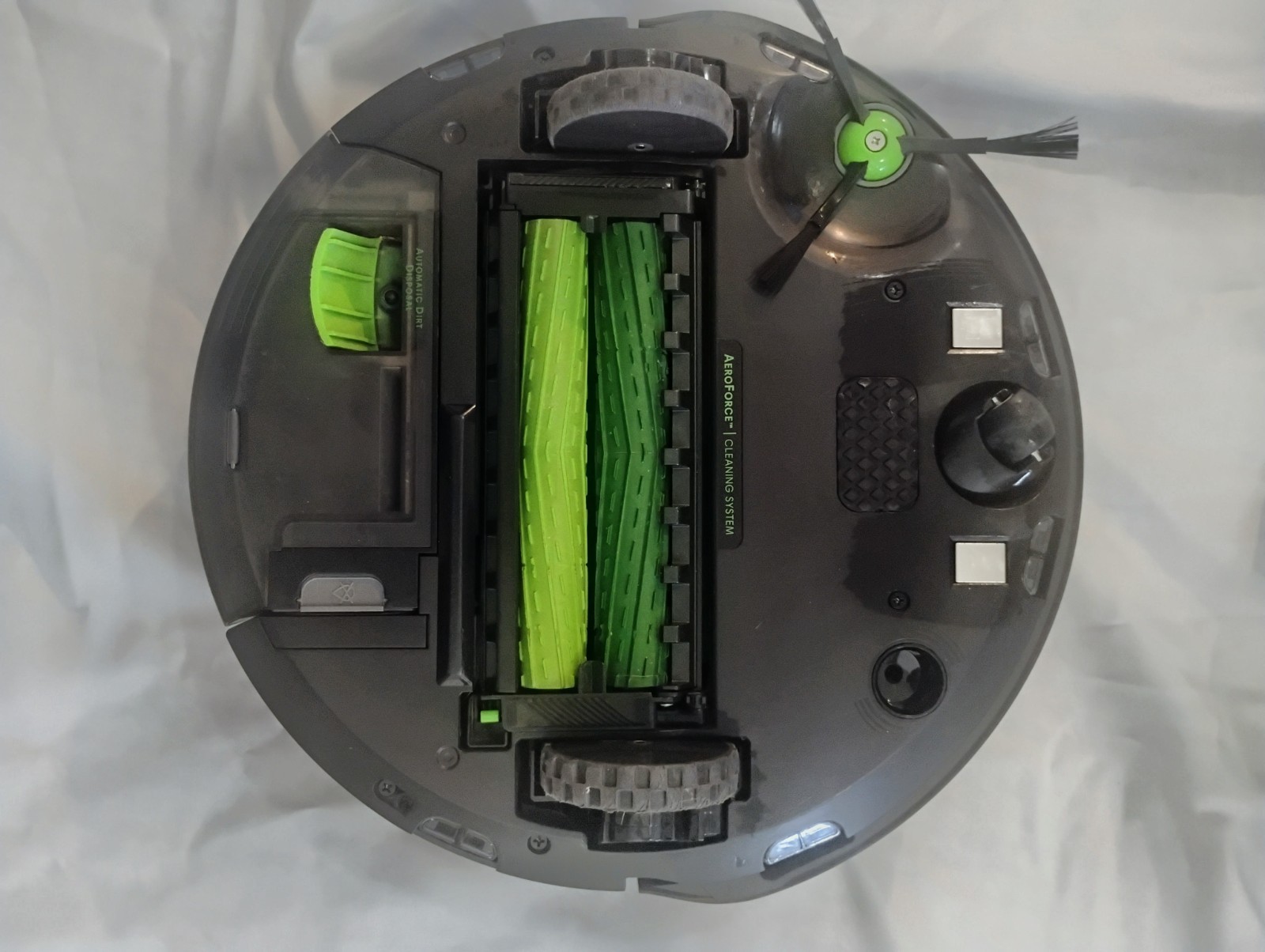 iRobot Roomba j7+ Robot Vacuum w/ Clean Base Self-Emptying – Absolutely Working!