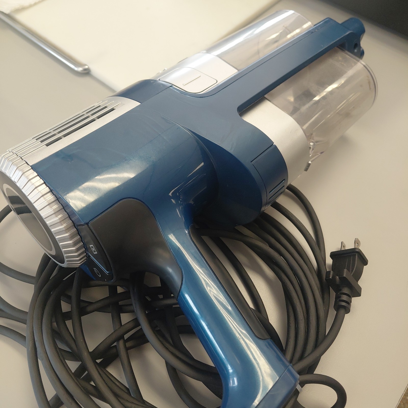 Shark Stratos UltraLight Stick Vacuum HZ3002 Blue MOTOR BASE & DUST BIN