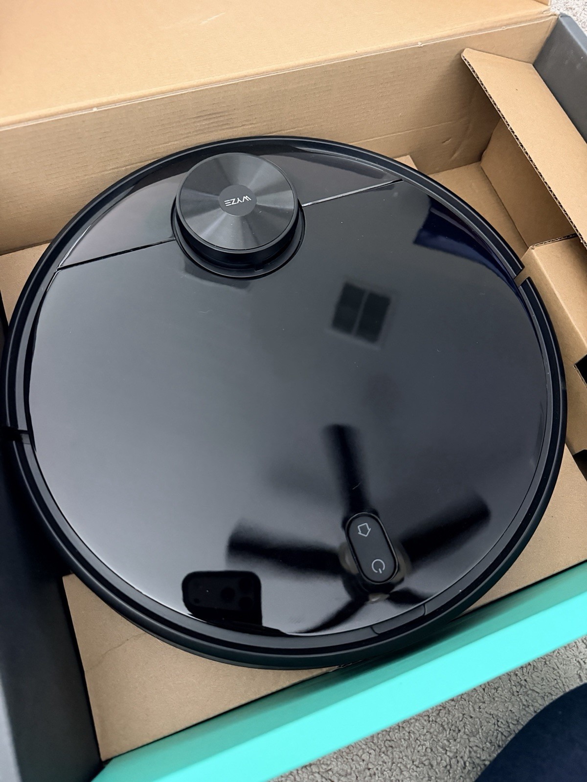 Wyze Robot Vacuum Robotic LiDAR Room Mapping Wi-Fi HEPA Black w/ Dock