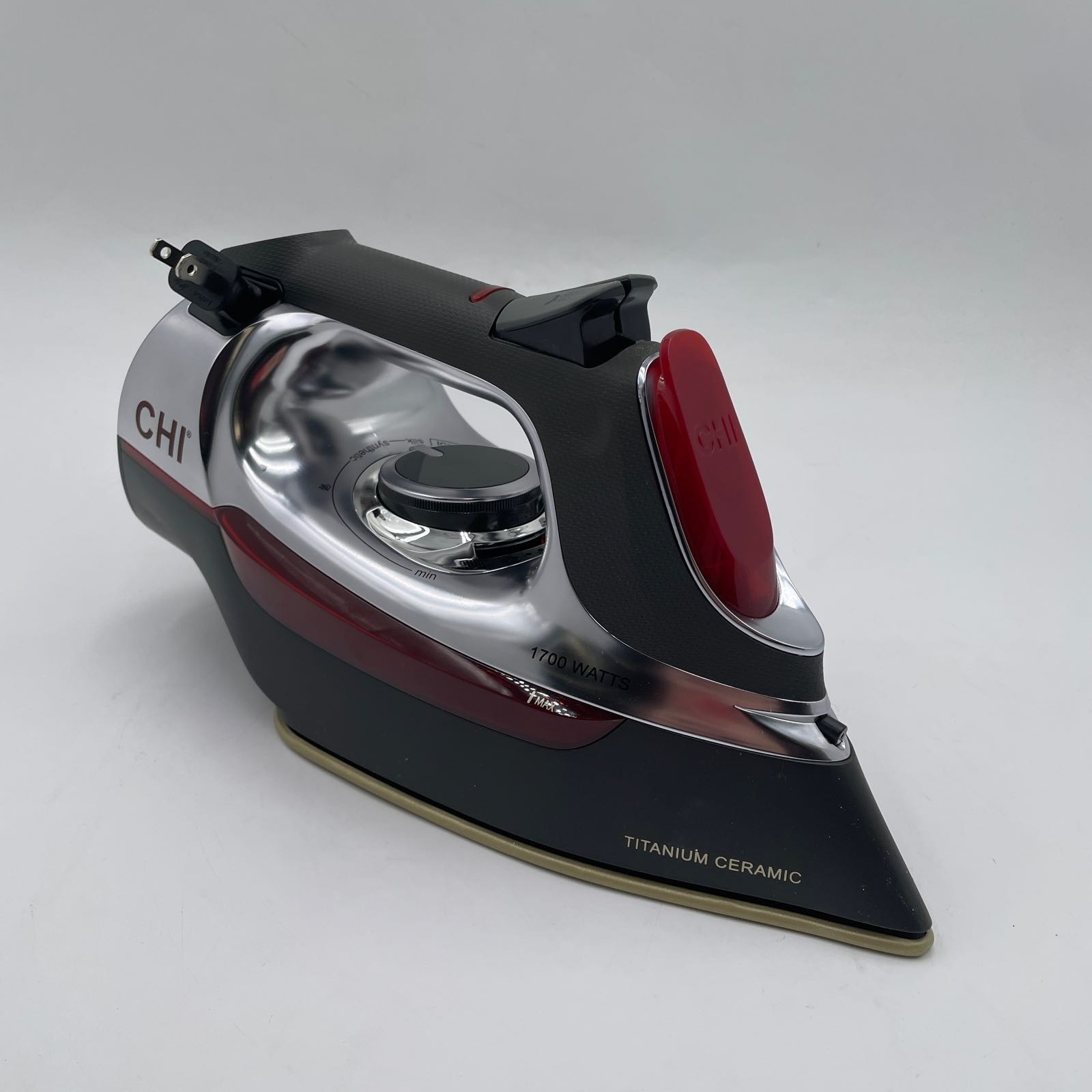 CHI Steam Iron with 8’ Retractable Cord 1700 Watts Auto Shutoff Silver (13106)
