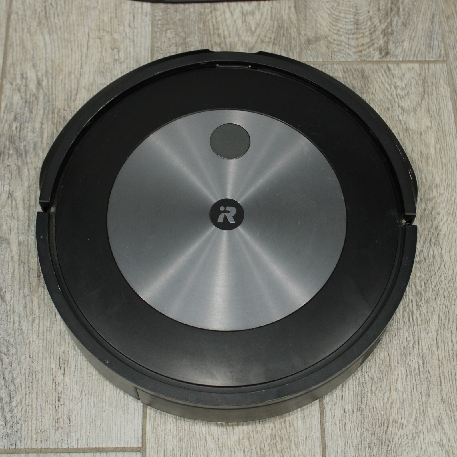 iRobot Roomba j7+ Self-Emptying Vacuum Robot + Base *WORKING ACCOUNT LOCKED READ