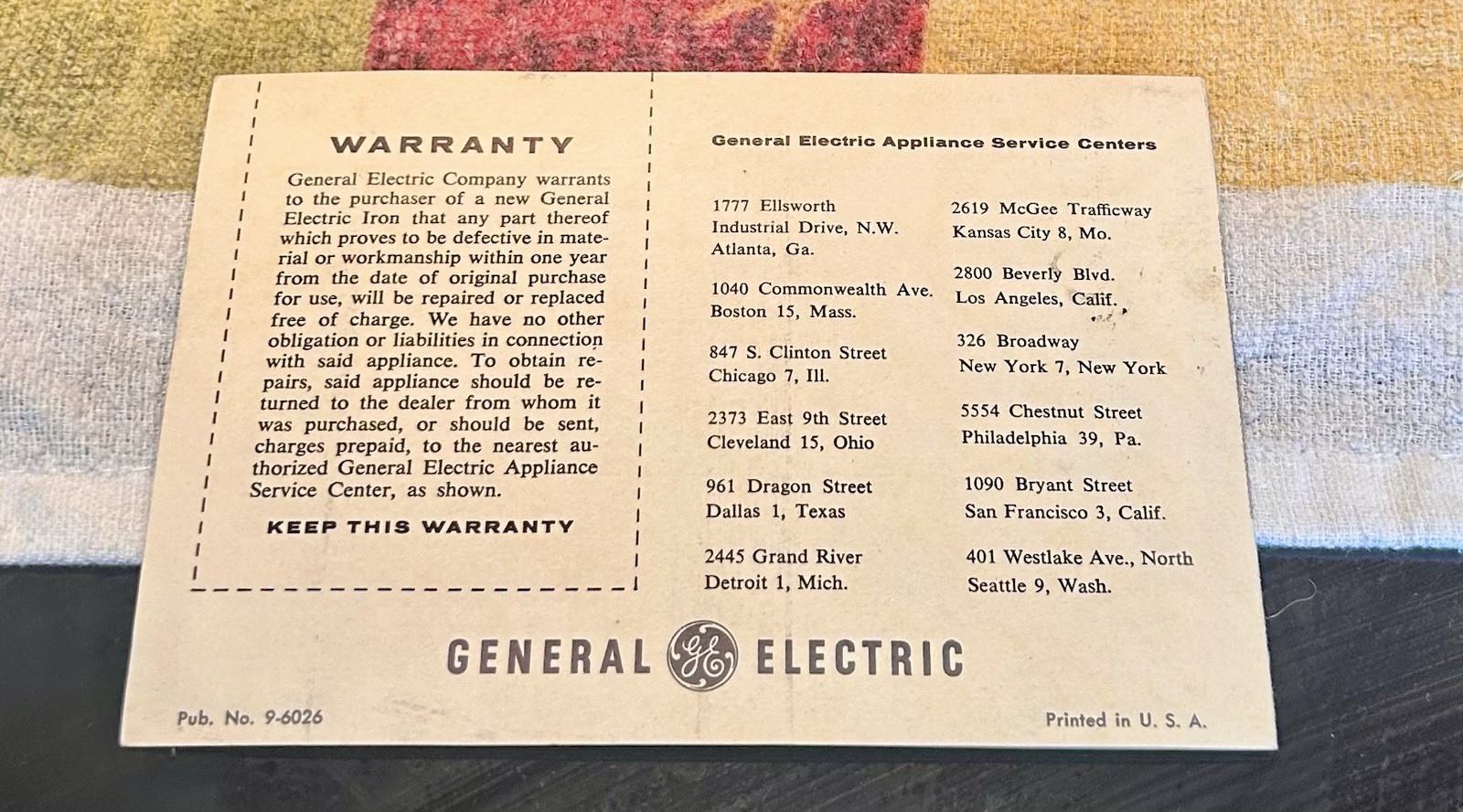 Antique General Electric Automatic Budget Dry Iron F34 1100W 120V w/ Box & Book