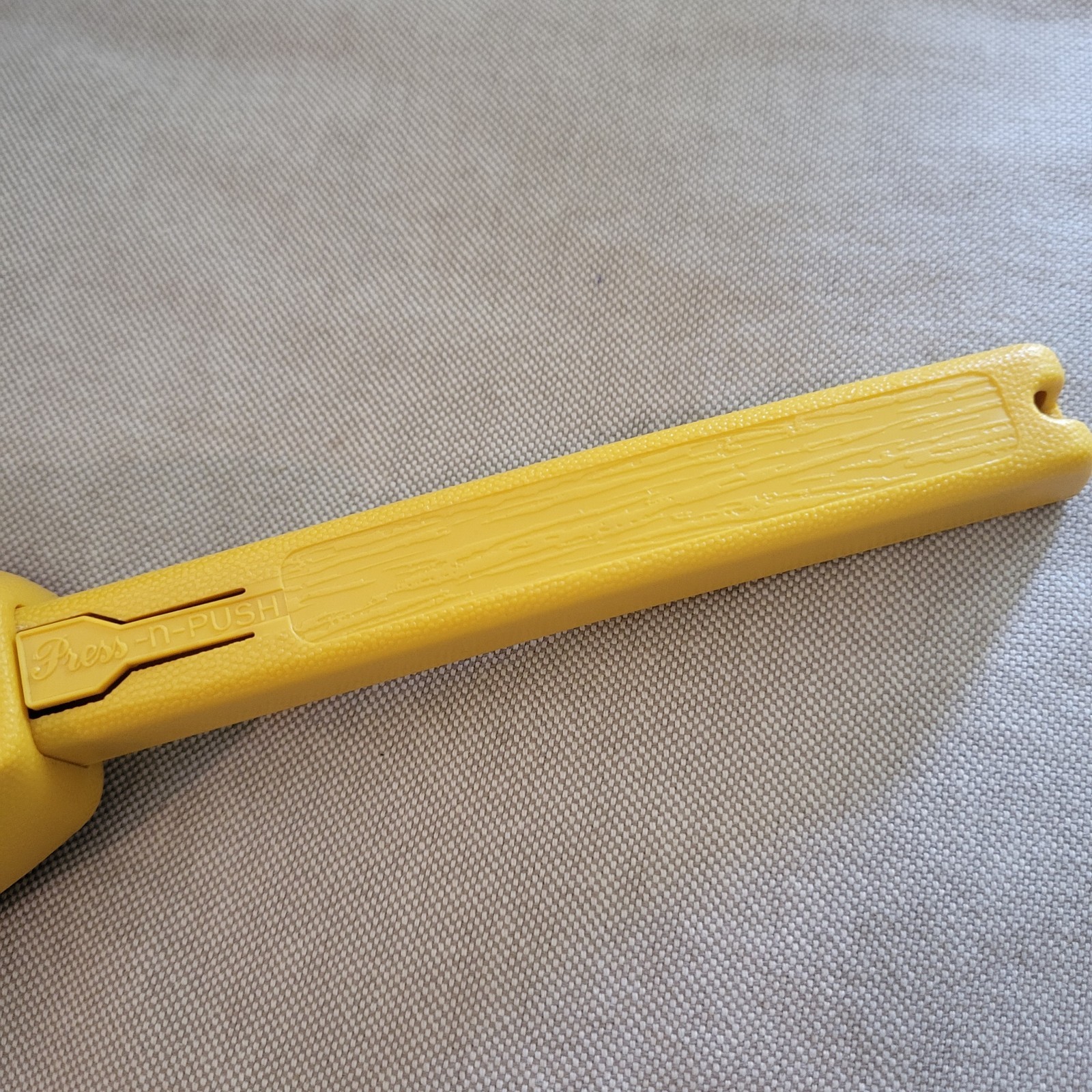Vintage Fuller Yellow Brush Lint Hair Remover Reversible Left Right Handed