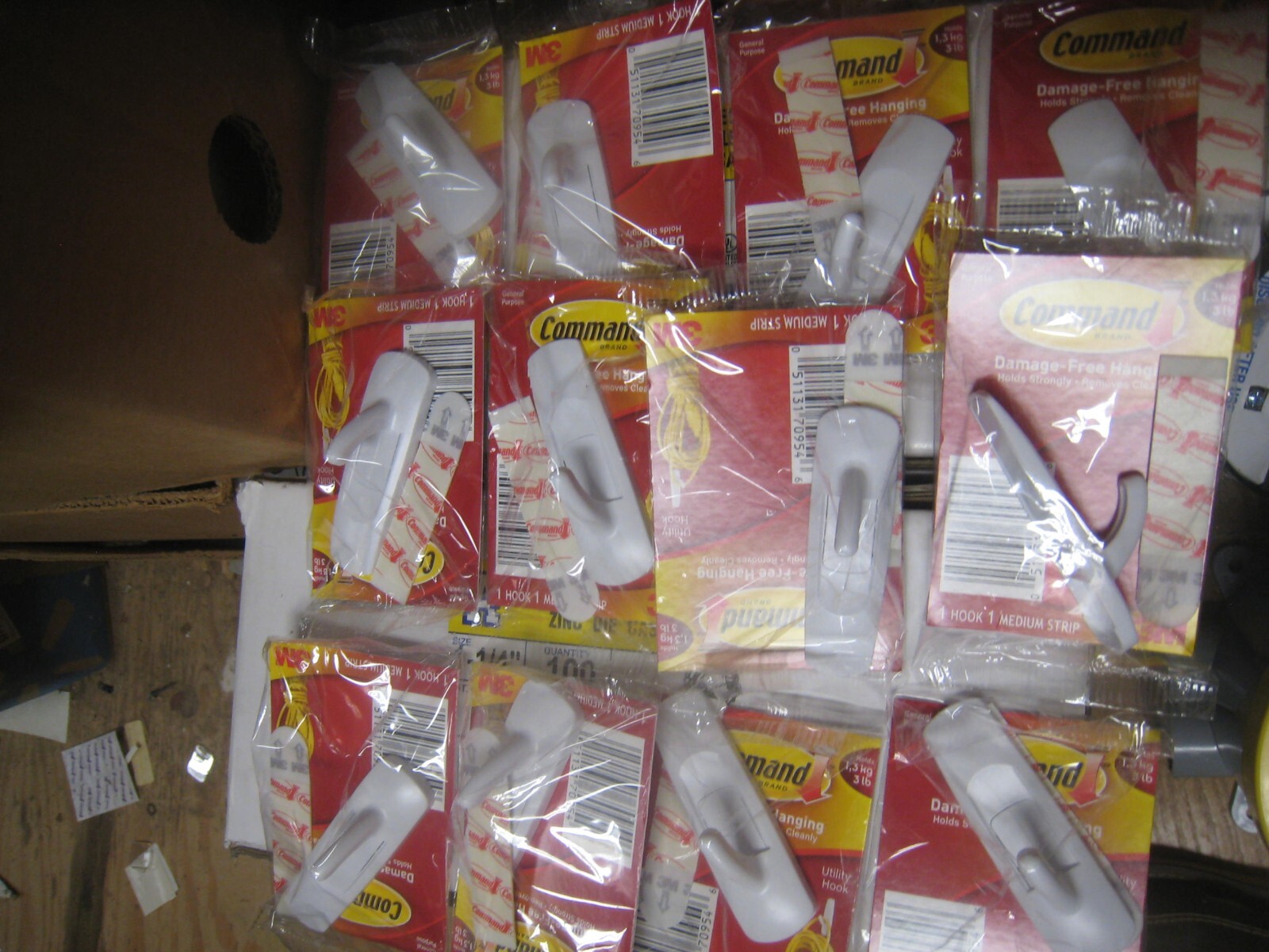 12 yes 12 3M 17000 Command White Damage-Free Utility Hooks Medium 3 lbs Capacity