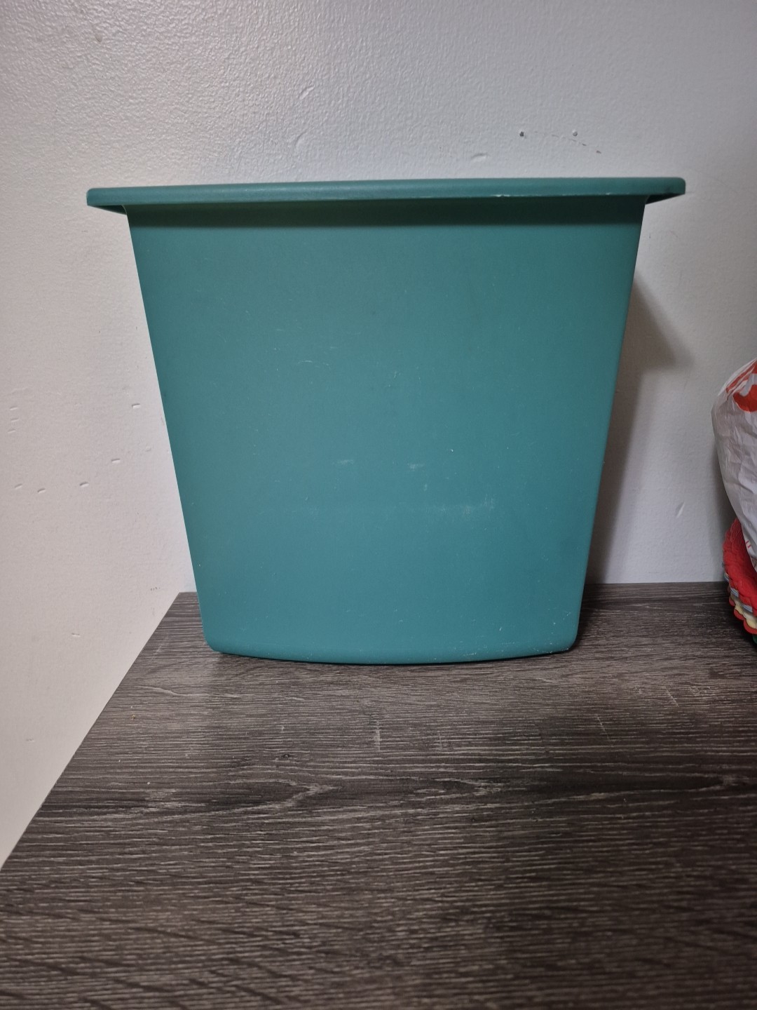 Vintage 1998 Sterilite 8qt/7.6L Green Trashcan NWT Retro