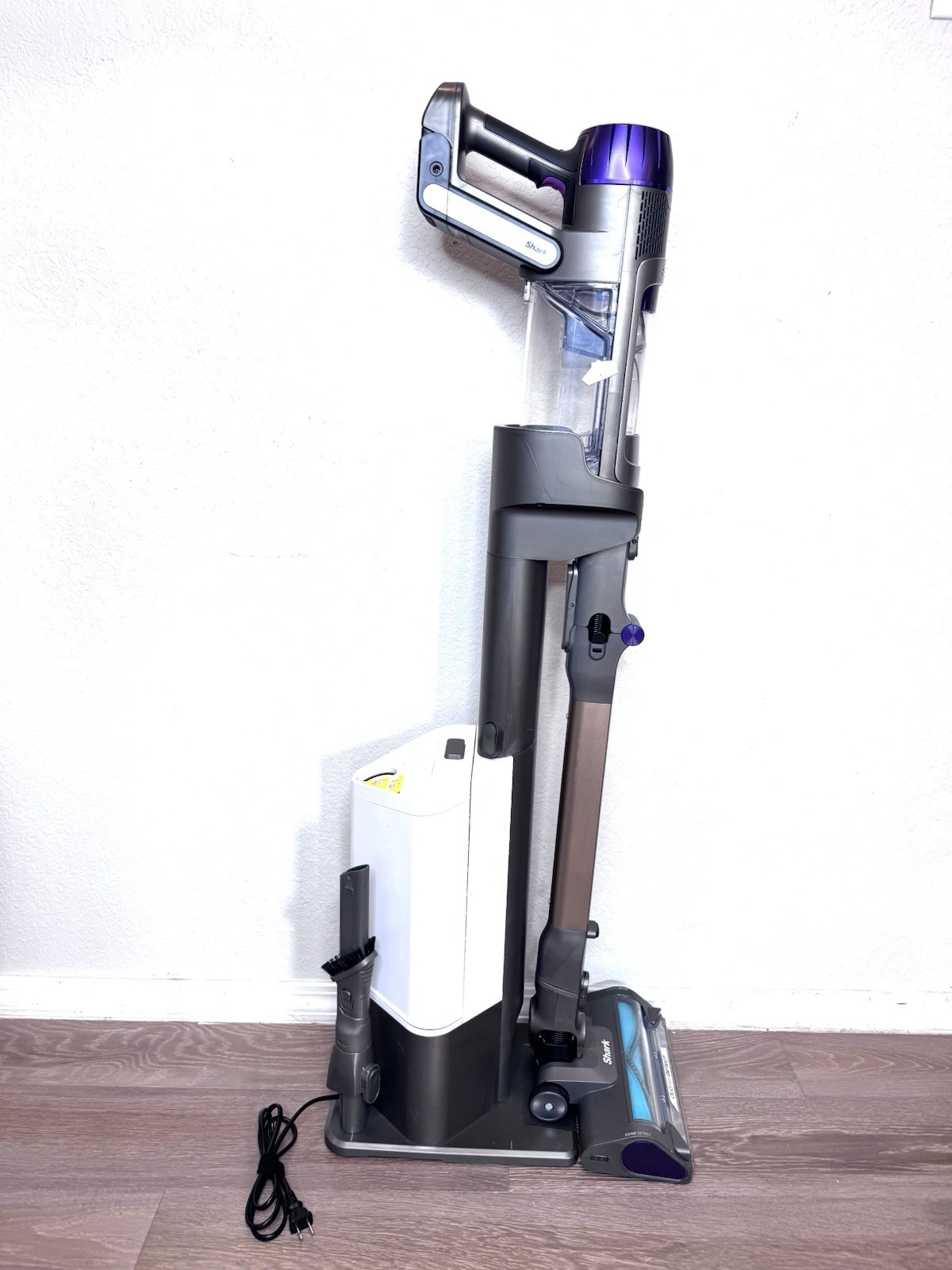 Shark – PowerDetect Clean & Empty Cordless Stick Vacuum & Auto-Empty System