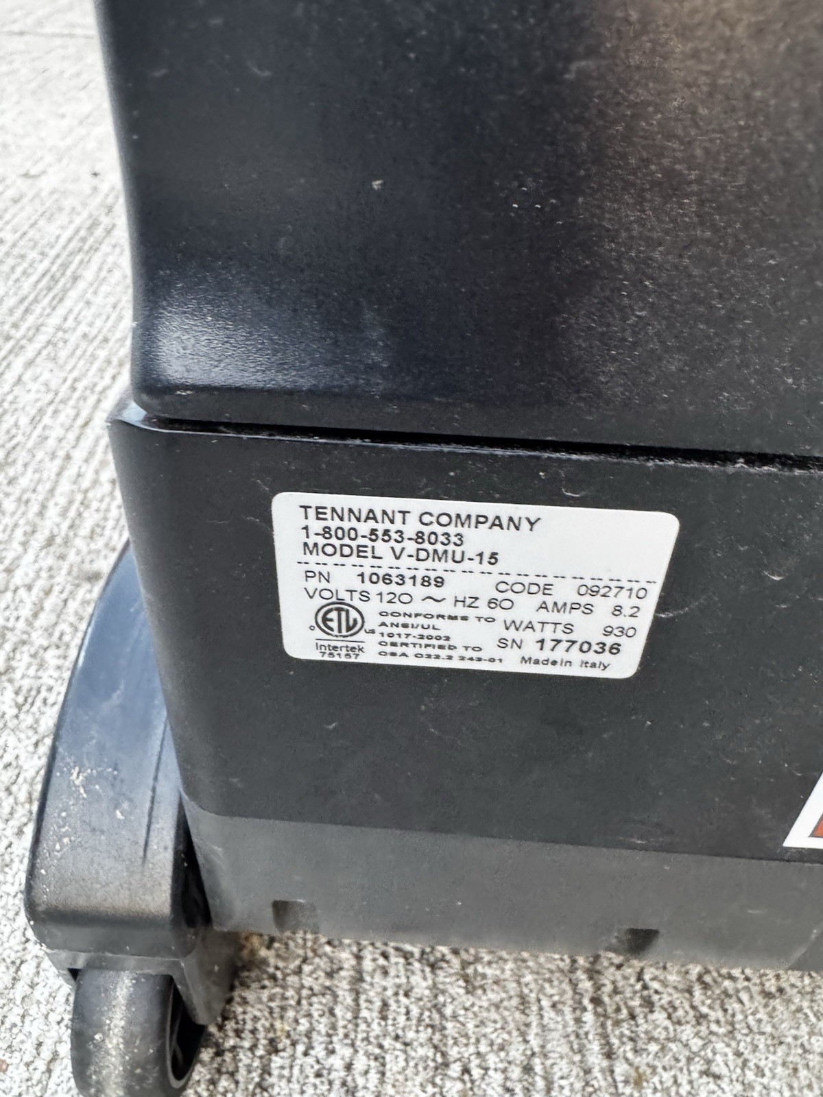 Tennant V-DMU-14 14” Dual Motor HEPA Commercial Upright Vacuum 120v Working