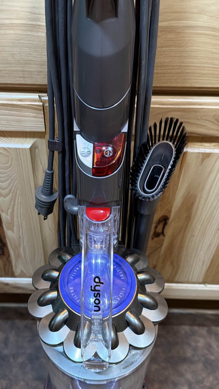Dyson Animal 3 Purple Ball Upright Vacuum Cleaner w/Wand Tool.Good Working Cond.