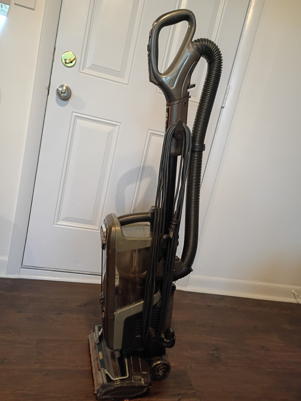 Shark AZ1002 Apex Powered Lift-Away Duo Clean Zero-M vacuum cleaner