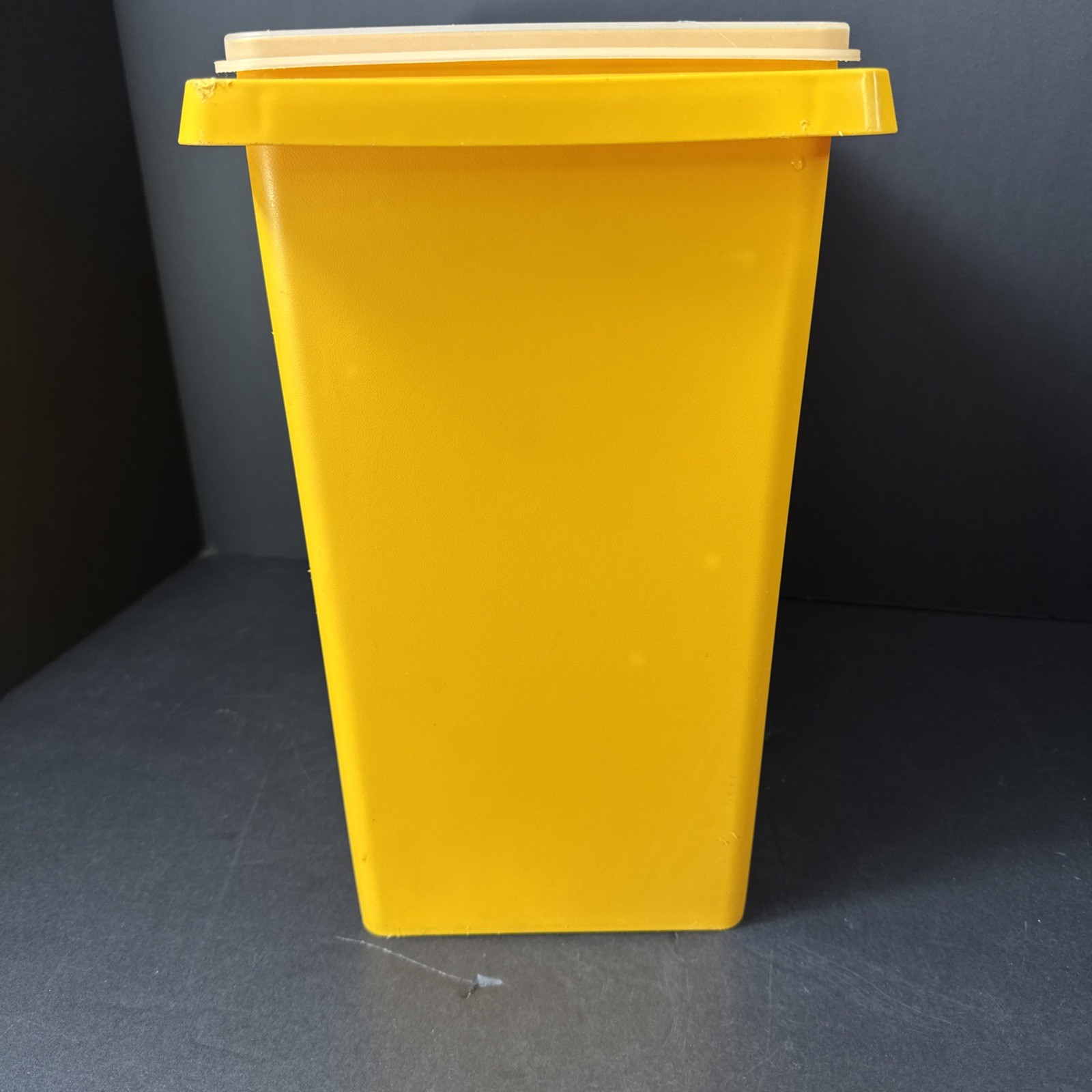 Vintage Tupperware Garbage Trash Can Storage 1430-3 Golden Sun 13″ Tall with Lid