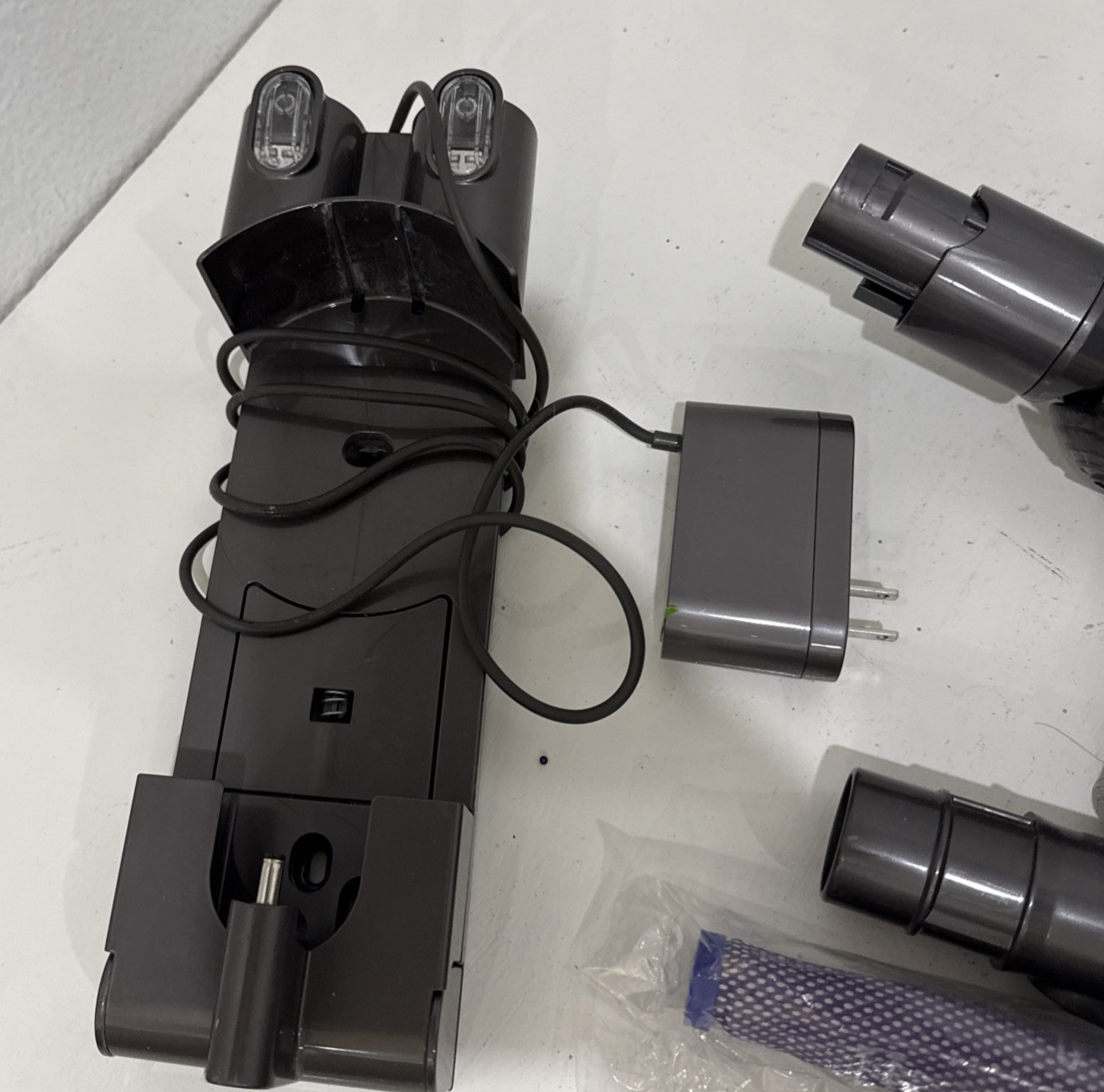Dyson V8 SV25 Vacuum Cleaner Max Hand Held Bagless Cordless Rechargeable