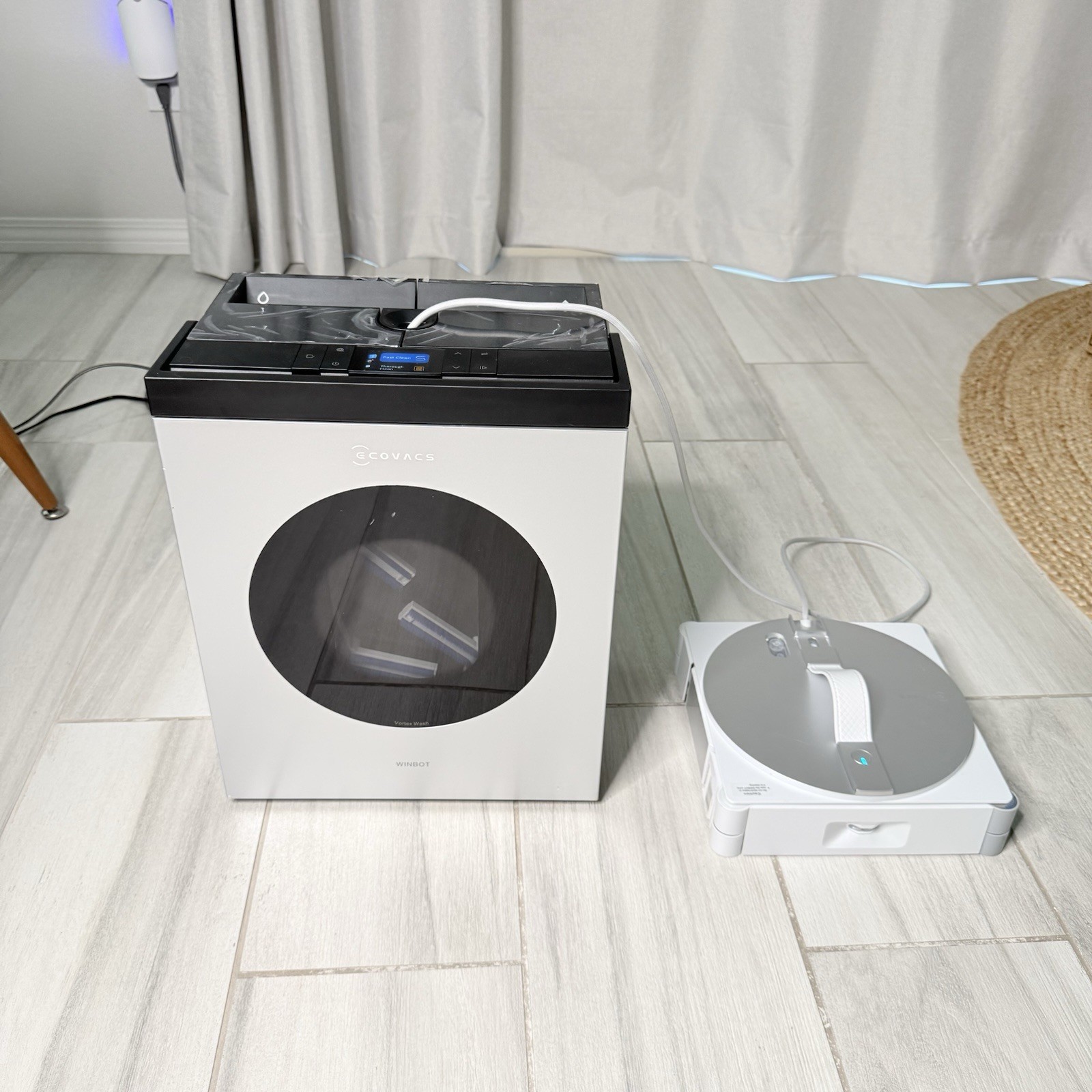 ECOVACS WINBOT W3 OMNI Window Cleaning Robot w/ Station *NEEDS PAD* *NOTES*