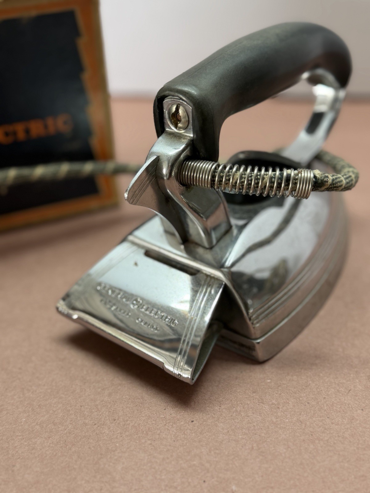General Electric Phantom Automatic Iron Corded Adjustable 1000W 115V 119F100