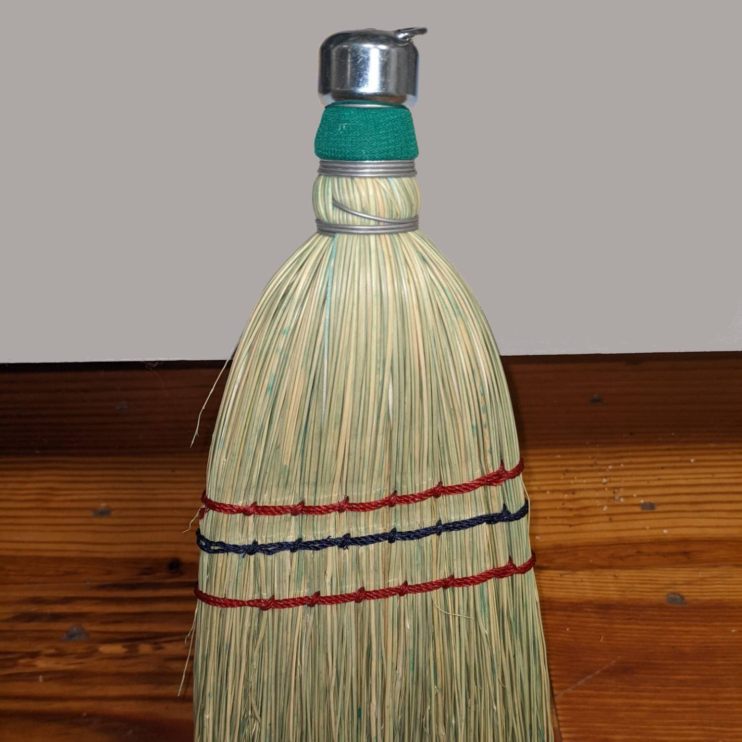 Lehman’s Amish-Made Whisk Broom, Authentic Corn Straw, Metal Hanging Hook, 11 in