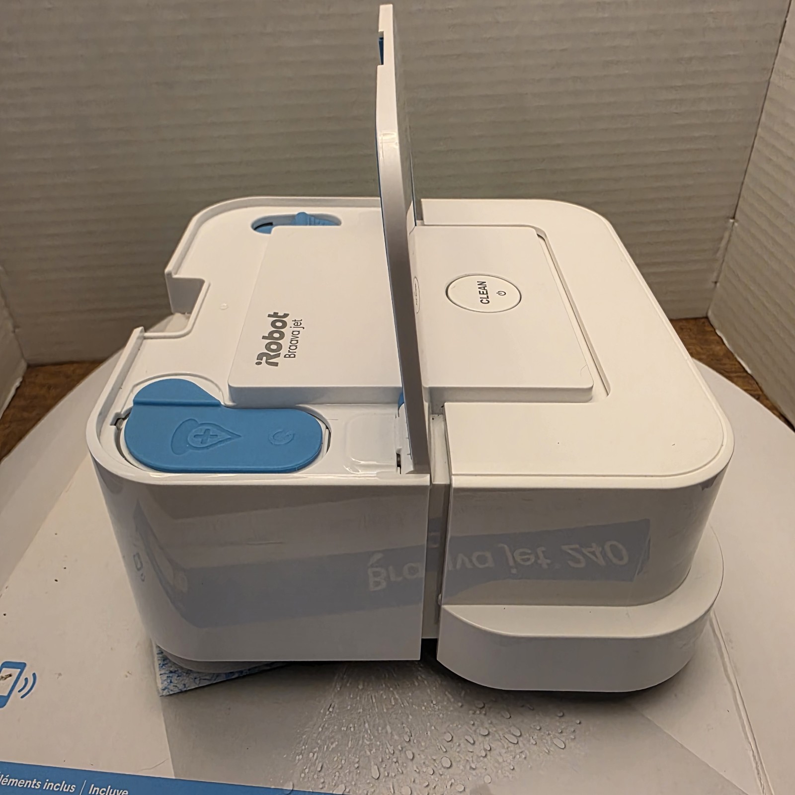 iRobot Braava Jet 240 APP CONTROL MOPPING ROBOT EX CONDITION BOX MANUALS PADS