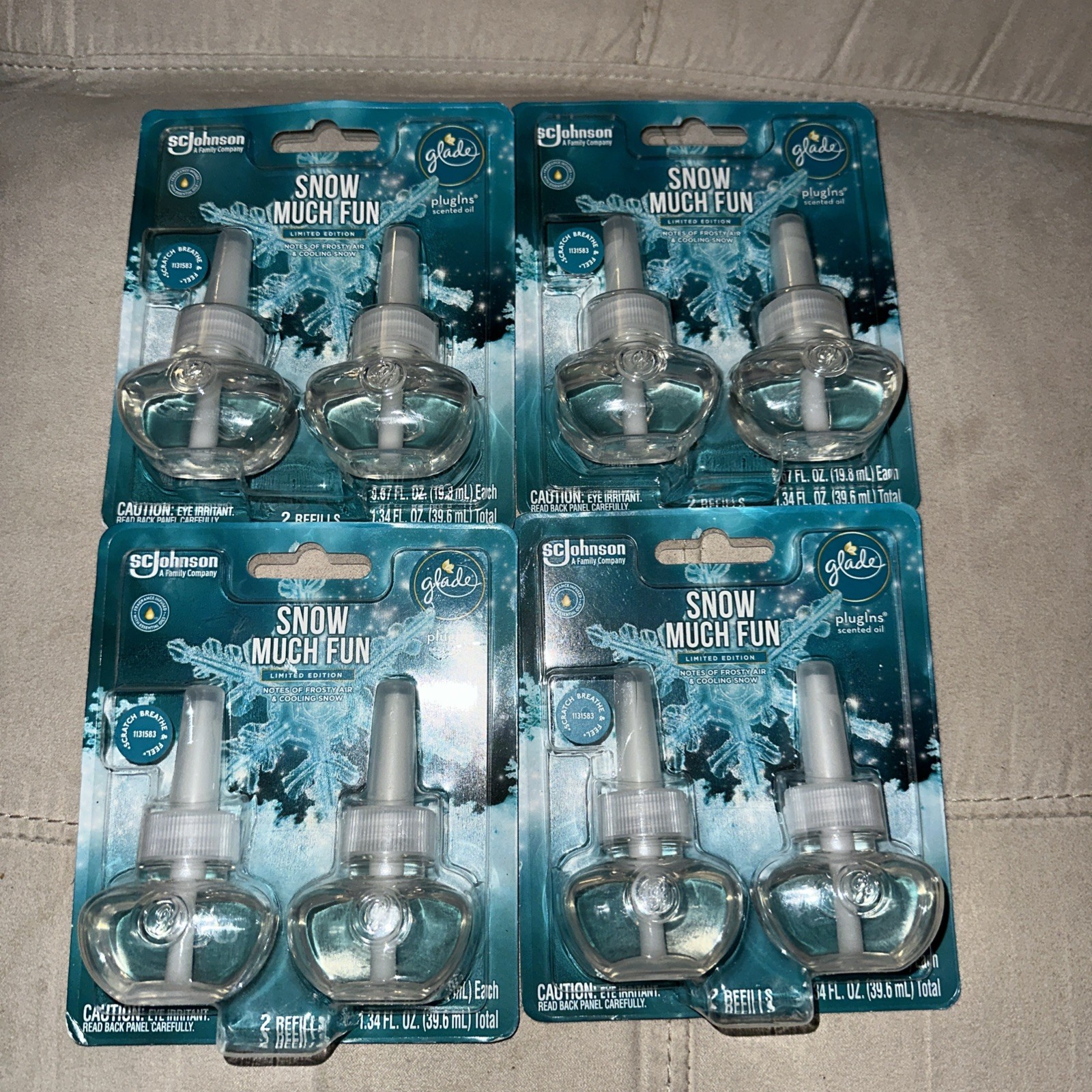 Glade Limited Edition Snow Much Fun Plug-In Scent Oil 4 Pack with 2 Refills
