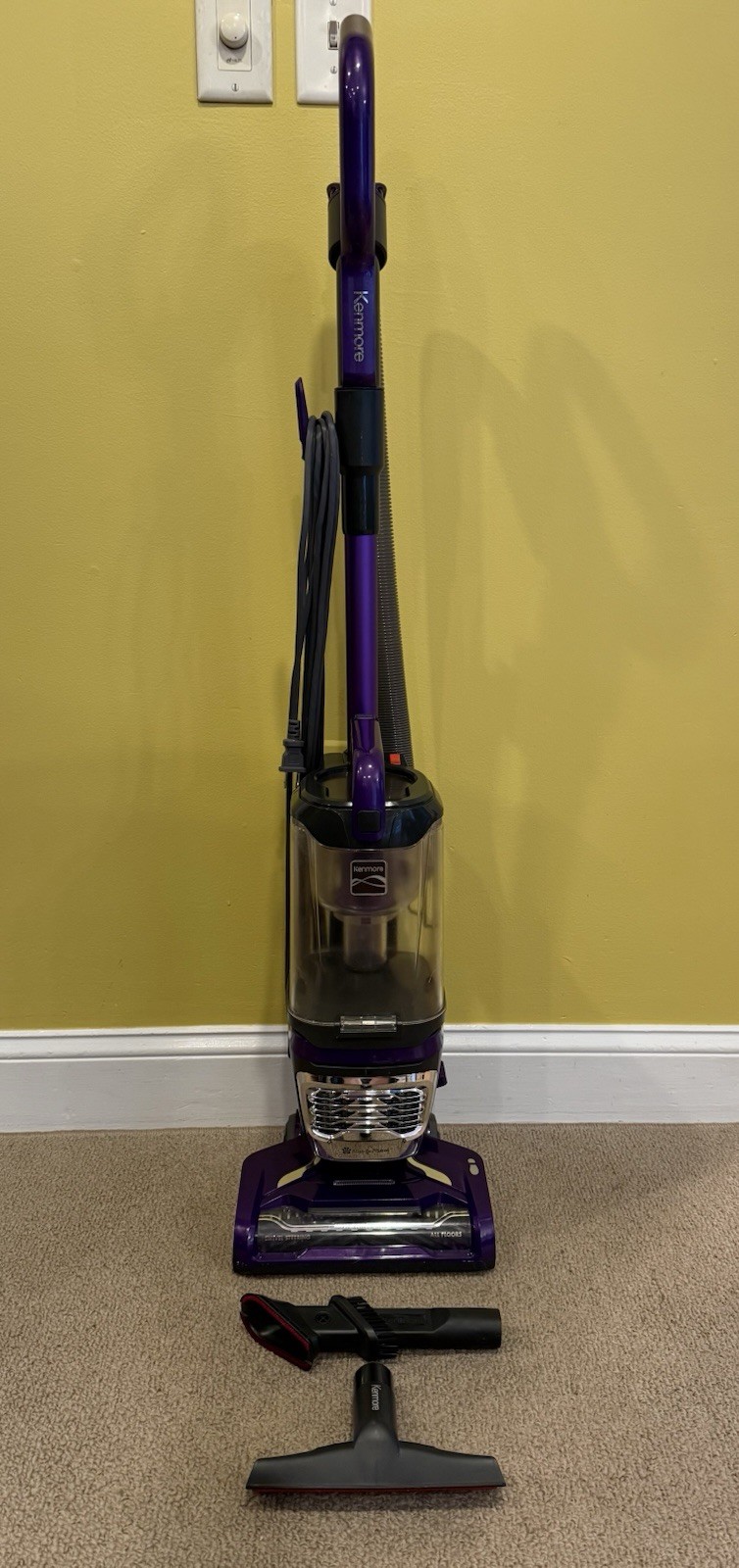 Kenmore Bagless Upright Vacuum Cleaner W/Attachments ~ Model DU4099