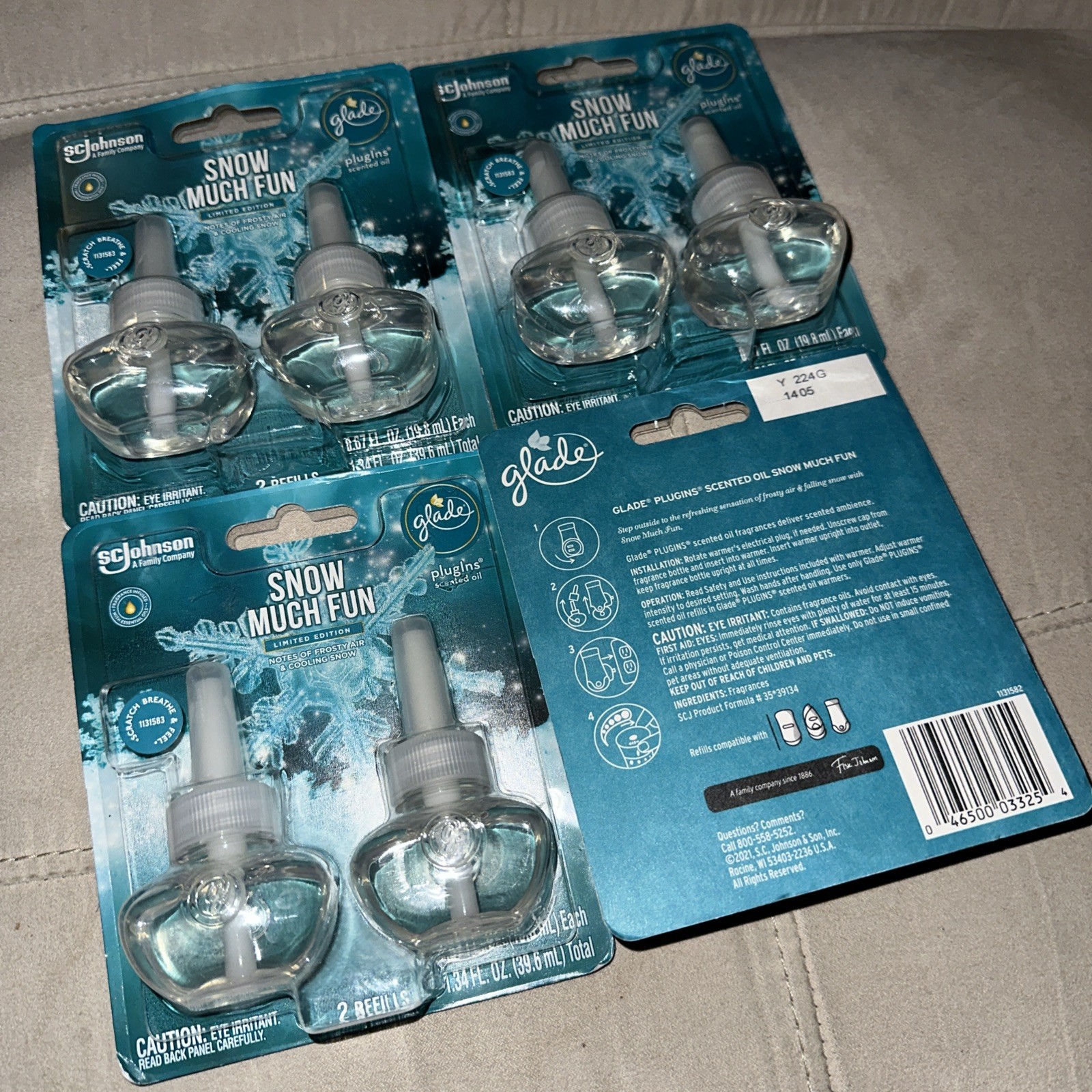 Glade Limited Edition Snow Much Fun Plug-In Scent Oil 4 Pack with 2 Refills