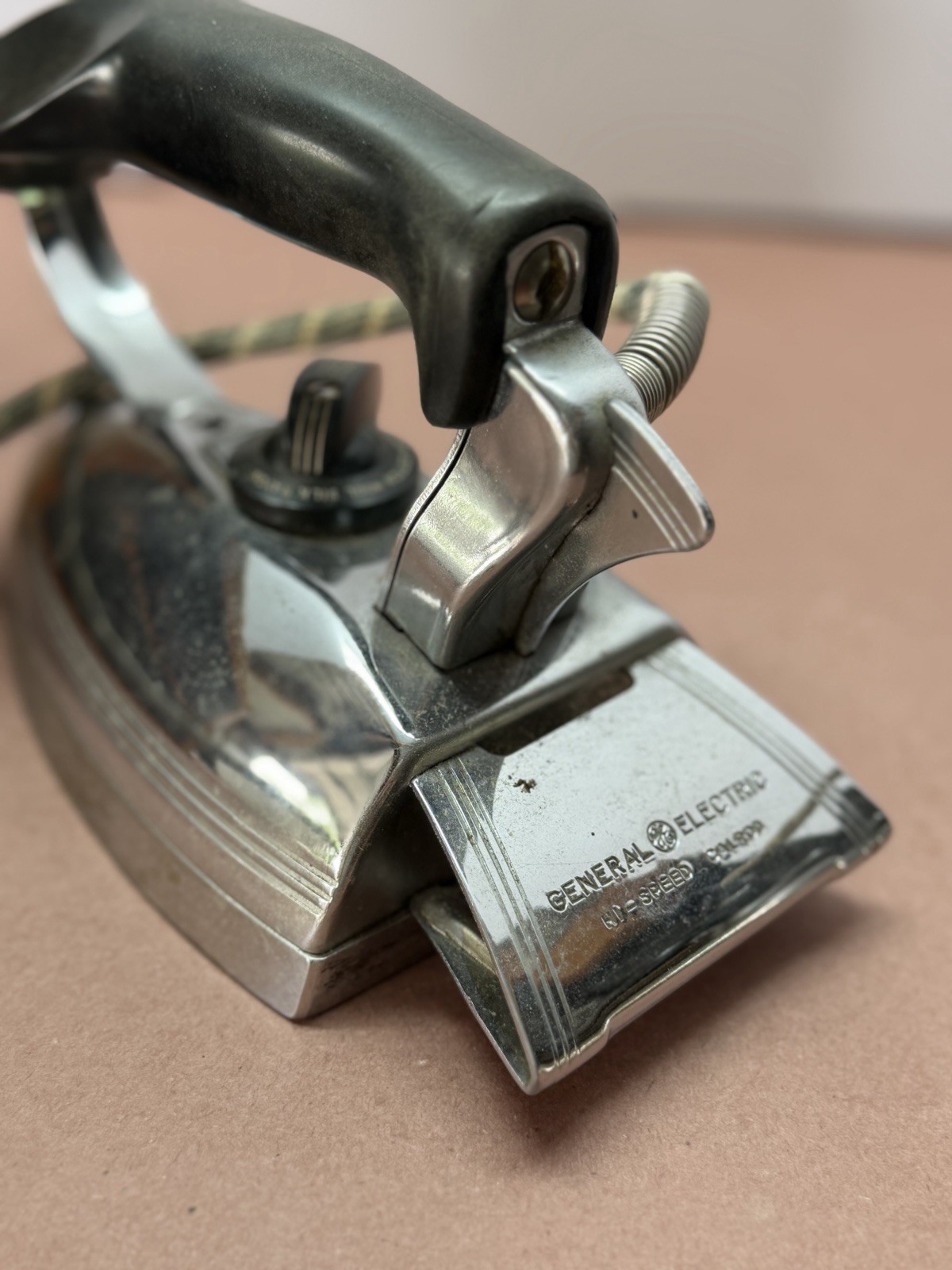 General Electric Phantom Automatic Iron Corded Adjustable 1000W 115V 119F100