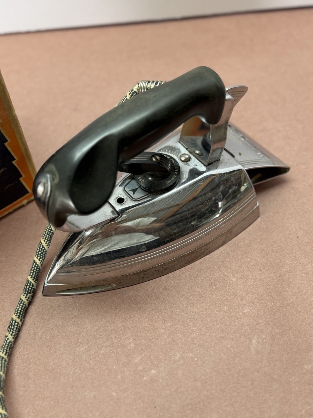 General Electric Phantom Automatic Iron Corded Adjustable 1000W 115V 119F100
