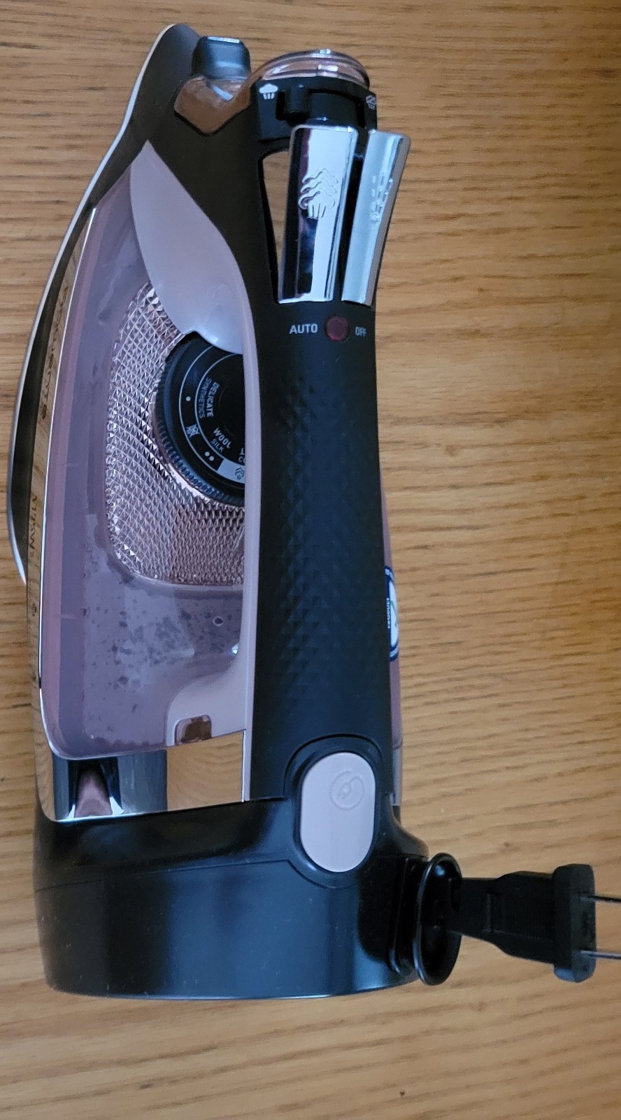 Rowenta Iron, Steam bursts, retractable cord, 1725w