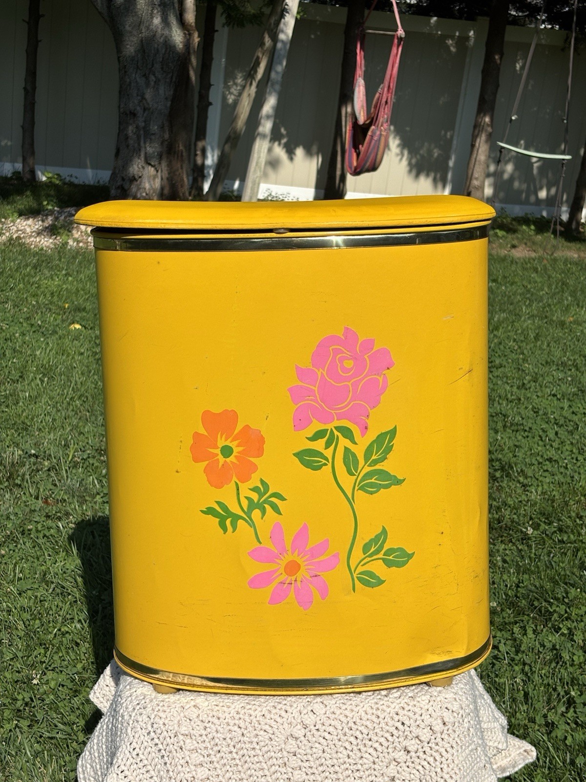 Vintage MCM Yellow Painted Floral Metal Laundry Hamper Detecto New York READ