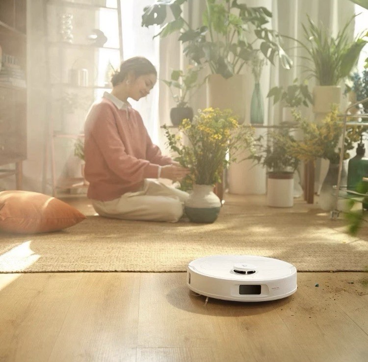 Roborock Qrevo Pro Robot Vacuum and Mop with FlexiArm Edge Mopping, Dynamic