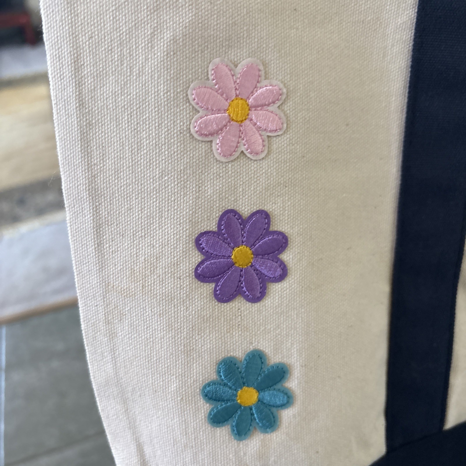 Trader Joe’s Embroidery XL Bag 6 Beautiful Flowers 🌺
