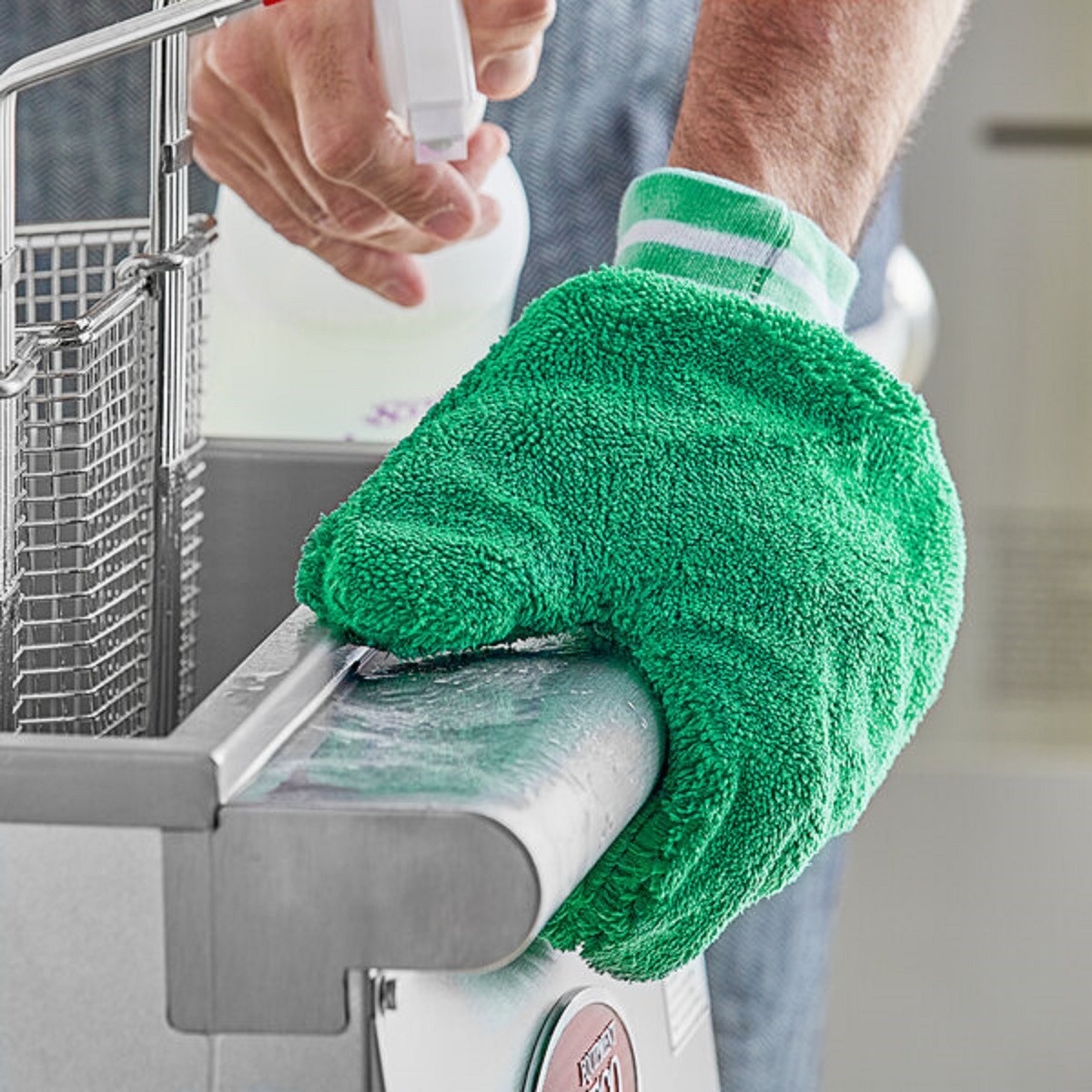 Green Microfiber Cleaning Mitt with Thumb (One Size)by MyXOHome