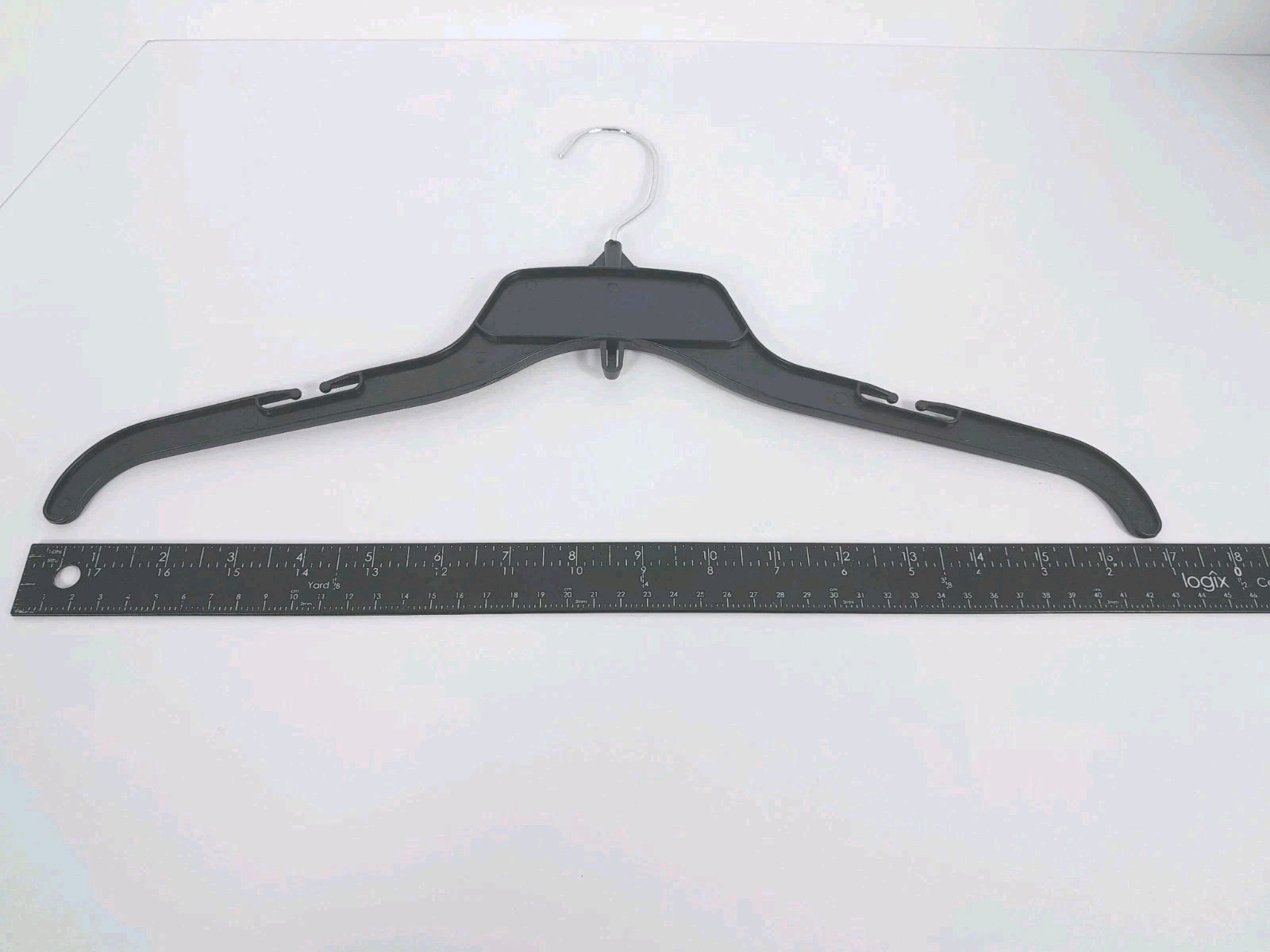 Plastic Adult Swivel Clothes Hangers 17 Inches Lot of 20
