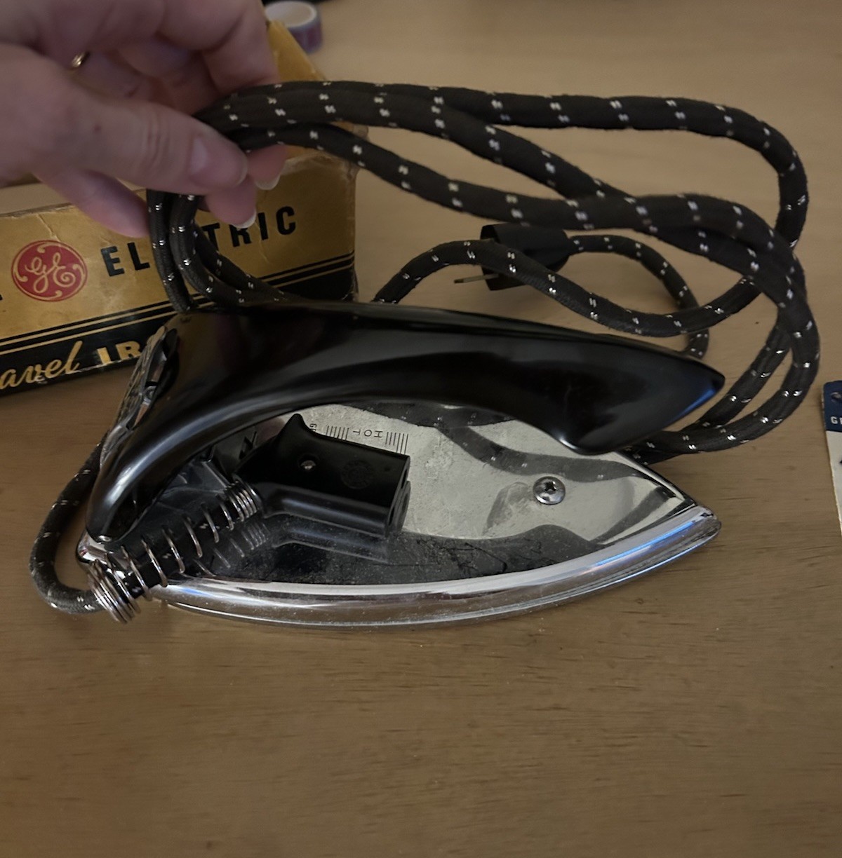 Vintage Antique GE 139F18 Corded Travel Dry Iron 375W 115V Black Silver Bag