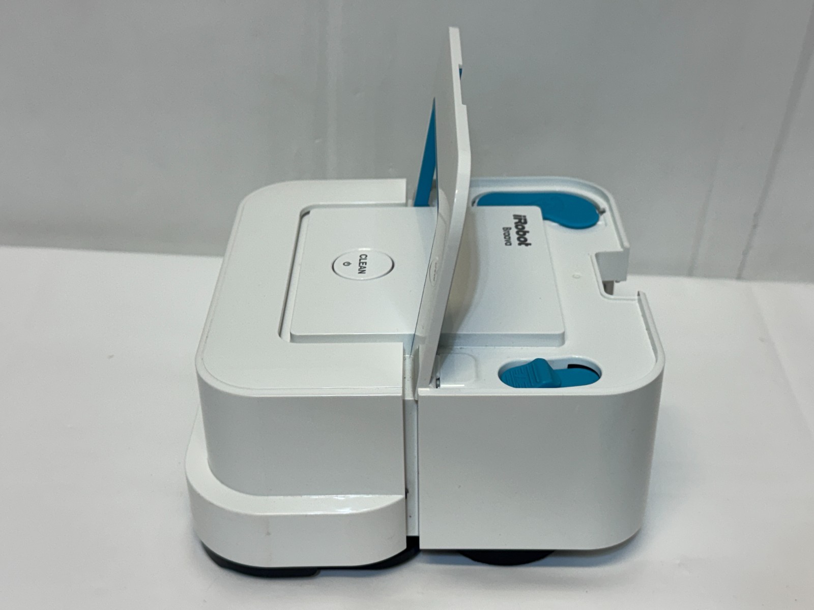 iRobot Braava Jet 240 Mopping Robot, Charger, Battery & Pads (FULLY TESTED)