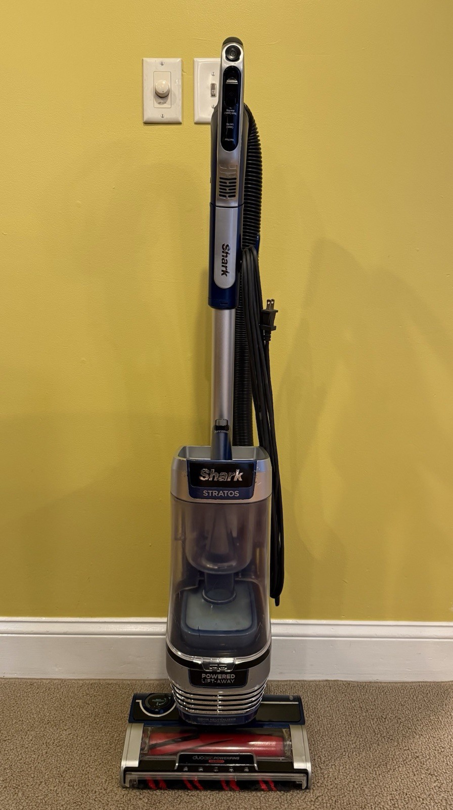 Shark Stratos Powered Lift Away DuoClean Powerfins HairPro Vacuum CleanerAZ3002
