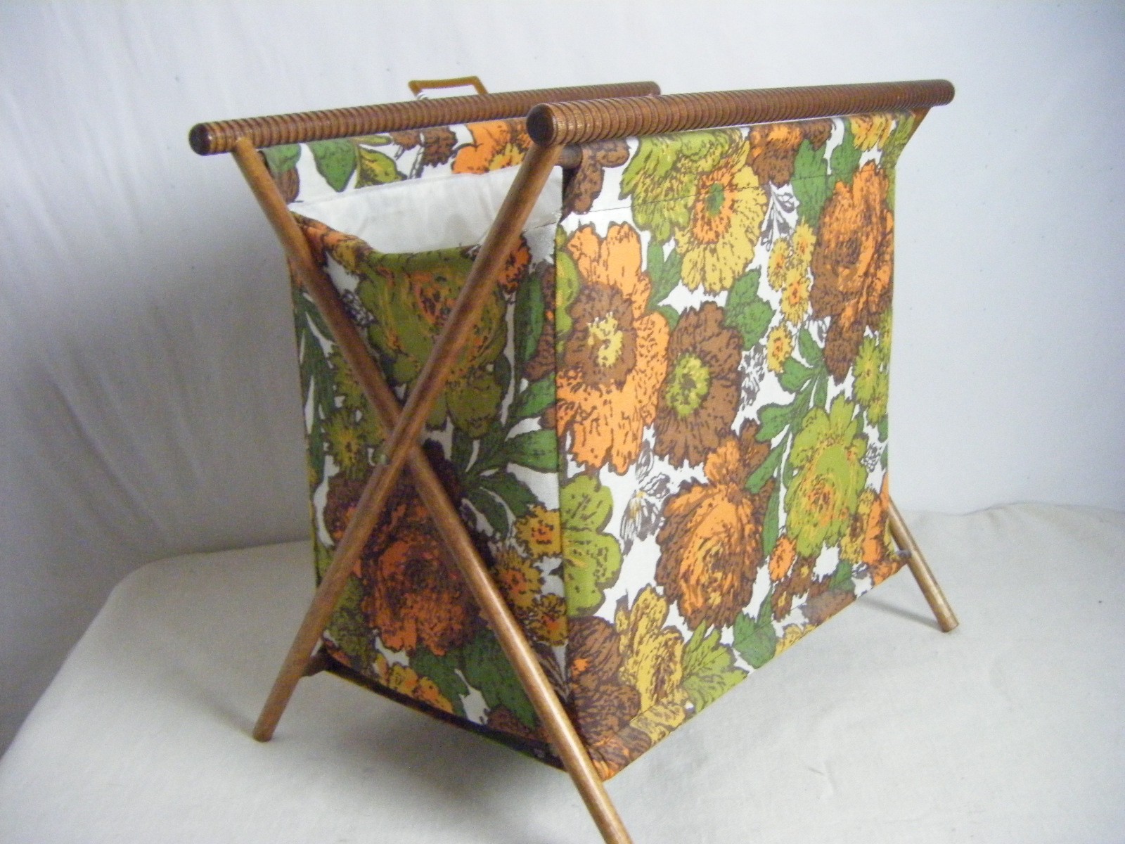 Vtg Mid Century Fabric Mod Floral Printed Folding Magazine Rack- 15 in x 18 in