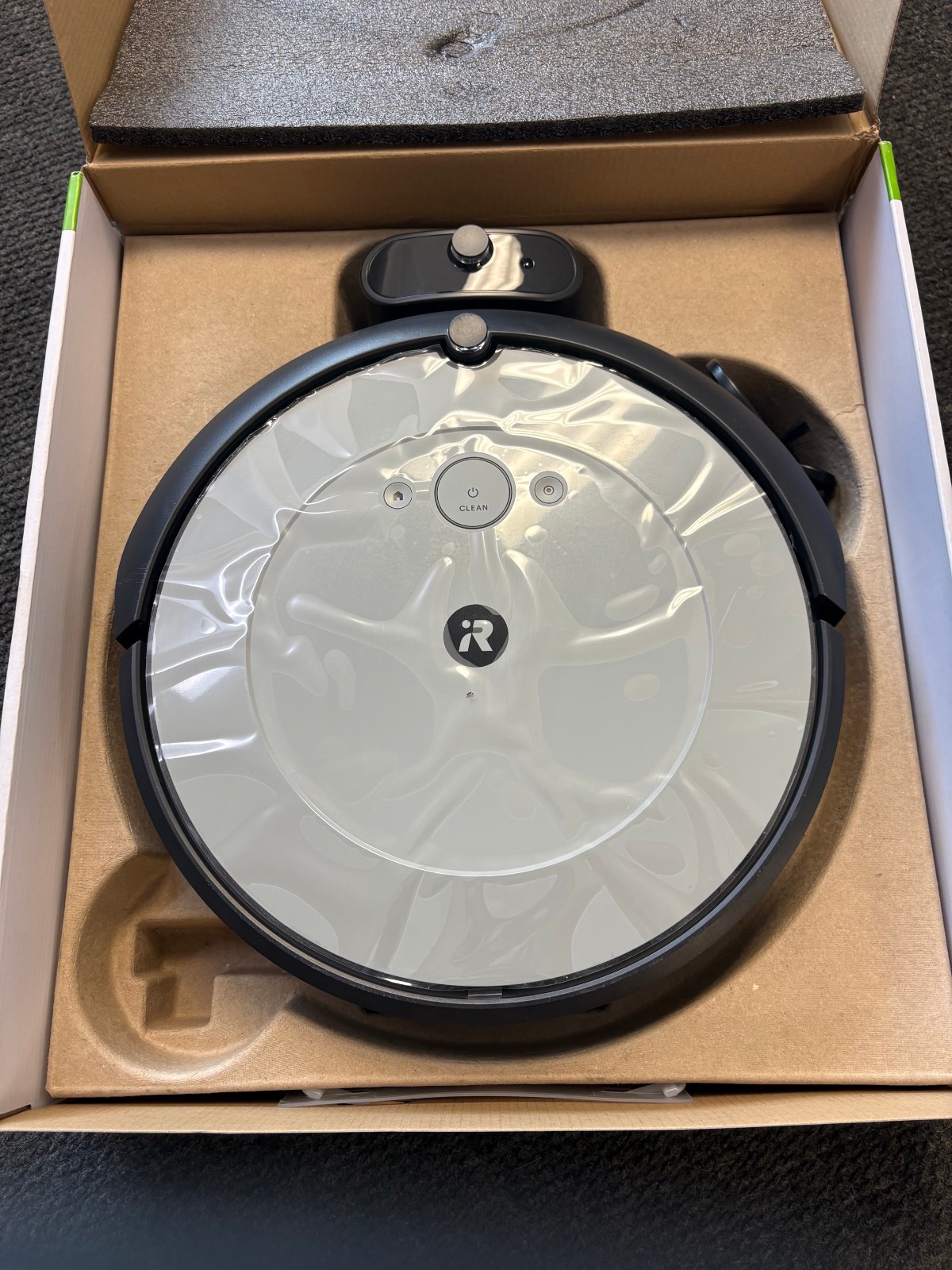 iRobot Roomba i1 (1154) Wi-Fi Connected Robot Vacuum