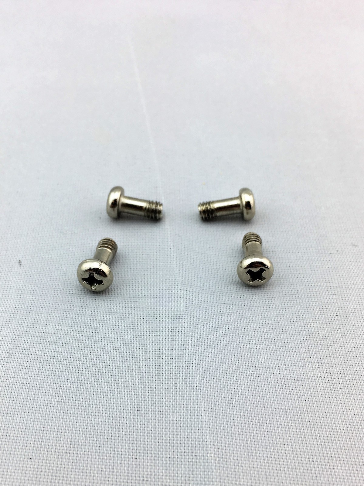 ~ Roomba 500/600/700/800/900 Series Bottom Screws Battery Cover 650 761 880