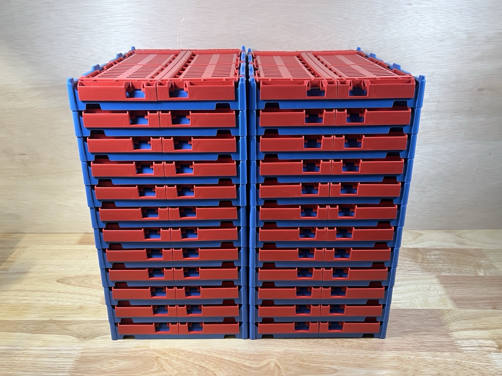 LOT OF 24 HAY Recycled Collapsable Colour Crates Storage Bin – Red Blue – Small