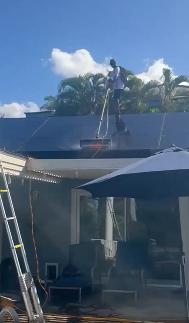 Professional Solar Panel Cleaning Brush,400RPM,Water-Fed System,AC/DC Power