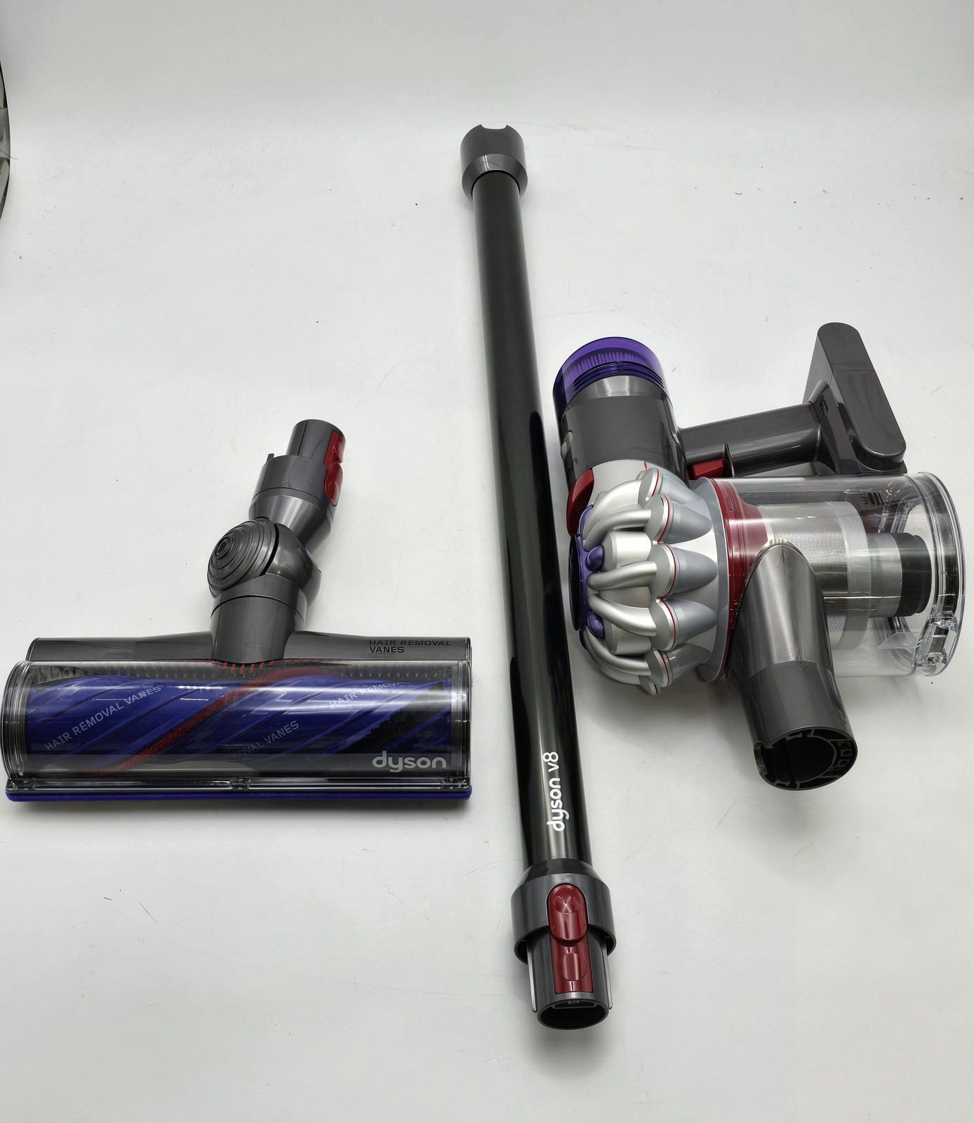 SIlver – Dyson V8 Absolute Cordless Vacuum Up to 40 Min Runtime SV25