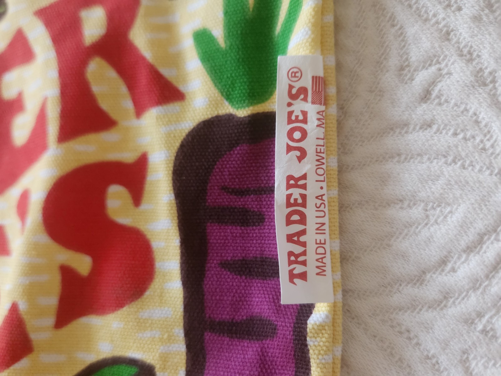 Trader Joe’s Reusesble Canvas Tote Grocery Bag Fruita And Vegetables VGC Clean