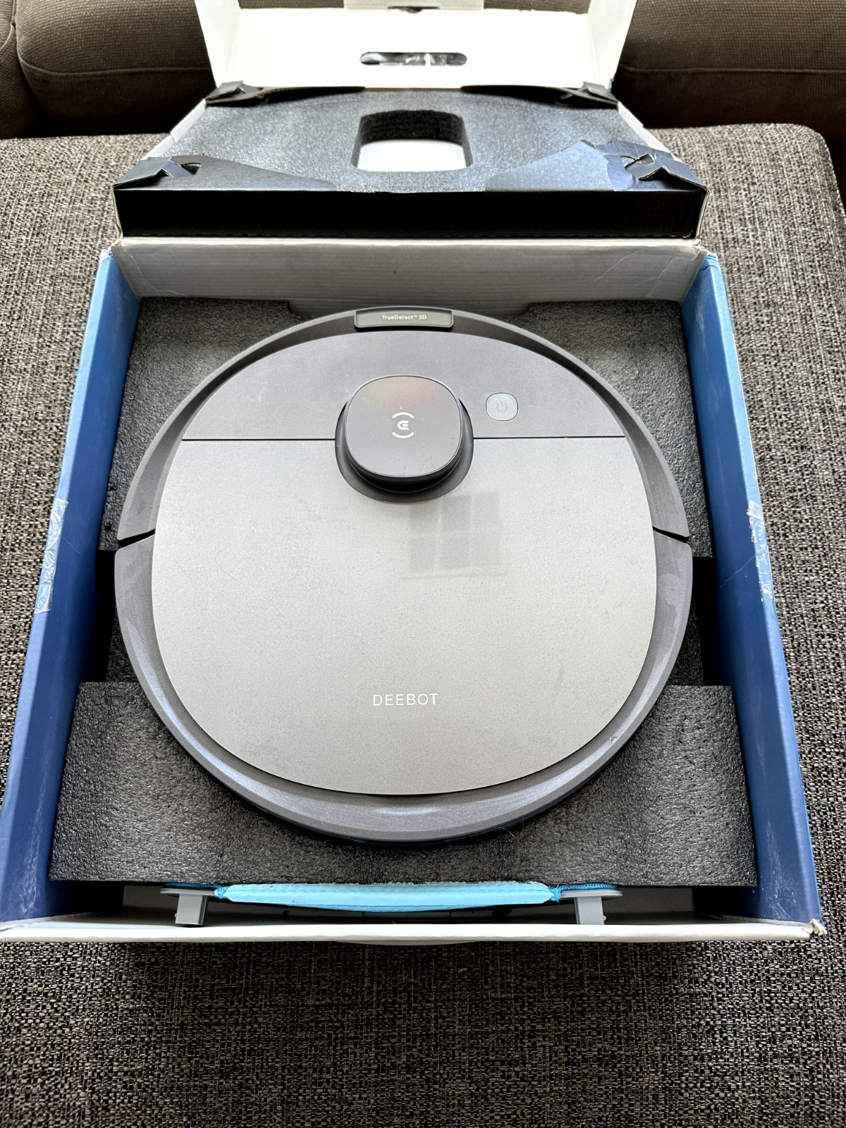 Ecovacs Deebot Ozmo T8 Robotic Mop Vaccum Cleaner gently used tested working