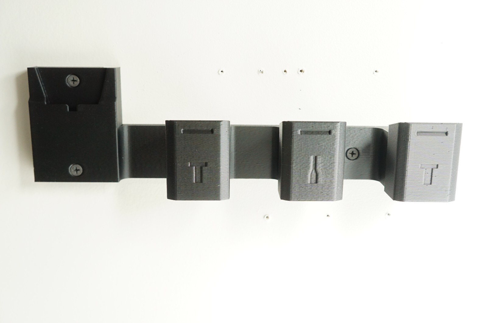 Shark Vacuum Wall Mount Mounting Bracket Dock Holder For Shark IZ202 w/ Screws