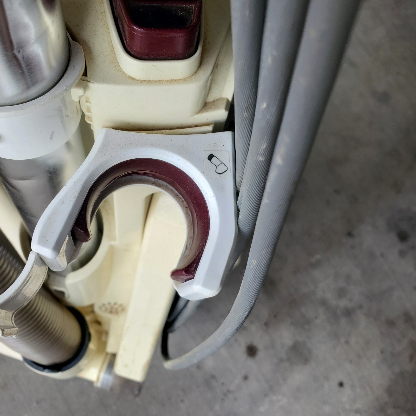 Shark Navigator Lift Away Upright Vacuum Cleaner PRICED TO SELL QUICKLY