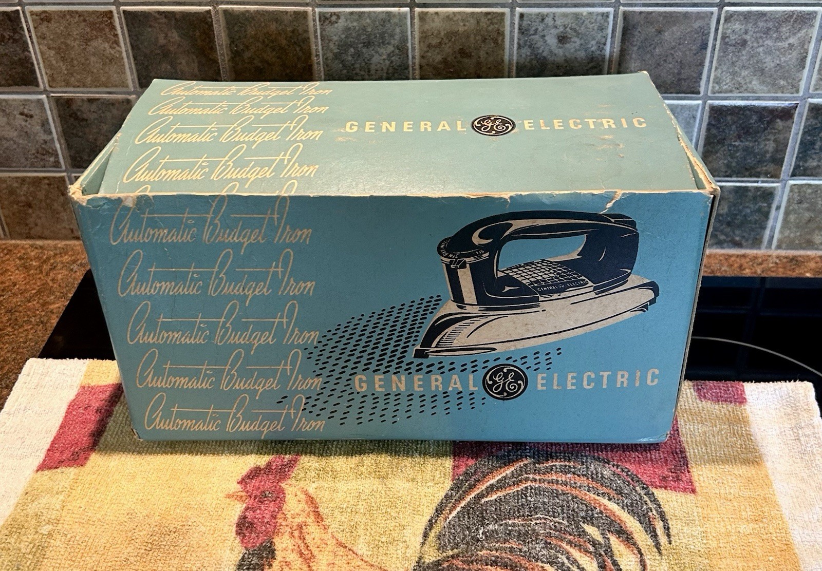 Antique General Electric Automatic Budget Dry Iron F34 1100W 120V w/ Box & Book