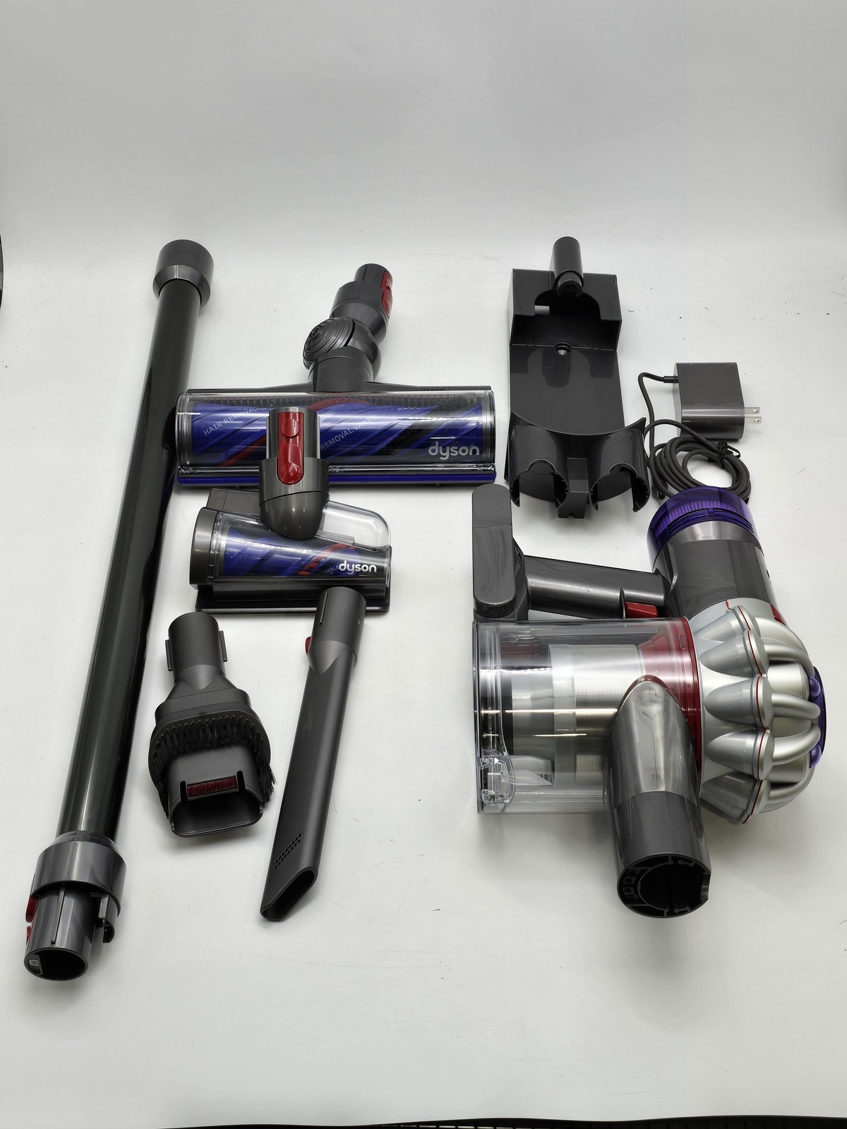 Dyson V8 Absolute Cordless Vacuum Up to 40 Min Runtime SV25 – SIlver