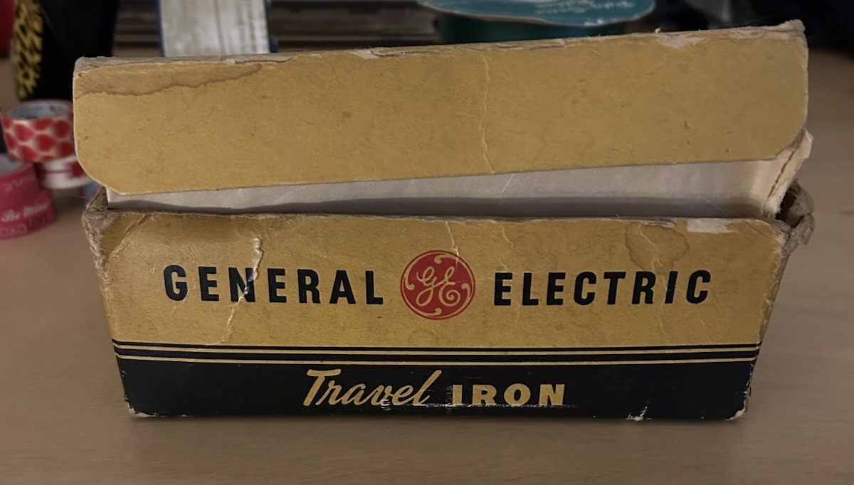 Vintage Antique GE 139F18 Corded Travel Dry Iron 375W 115V Black Silver Bag