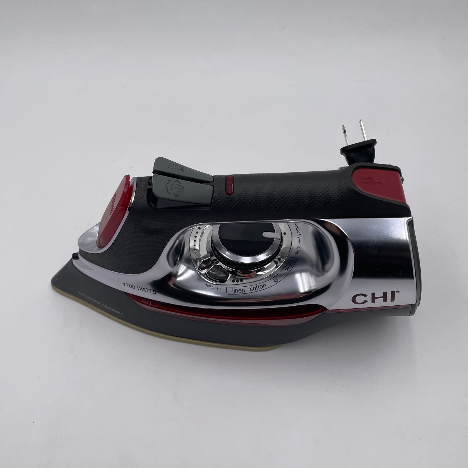 CHI Steam Iron with 8’ Retractable Cord 1700 Watts Auto Shutoff Silver (13106)