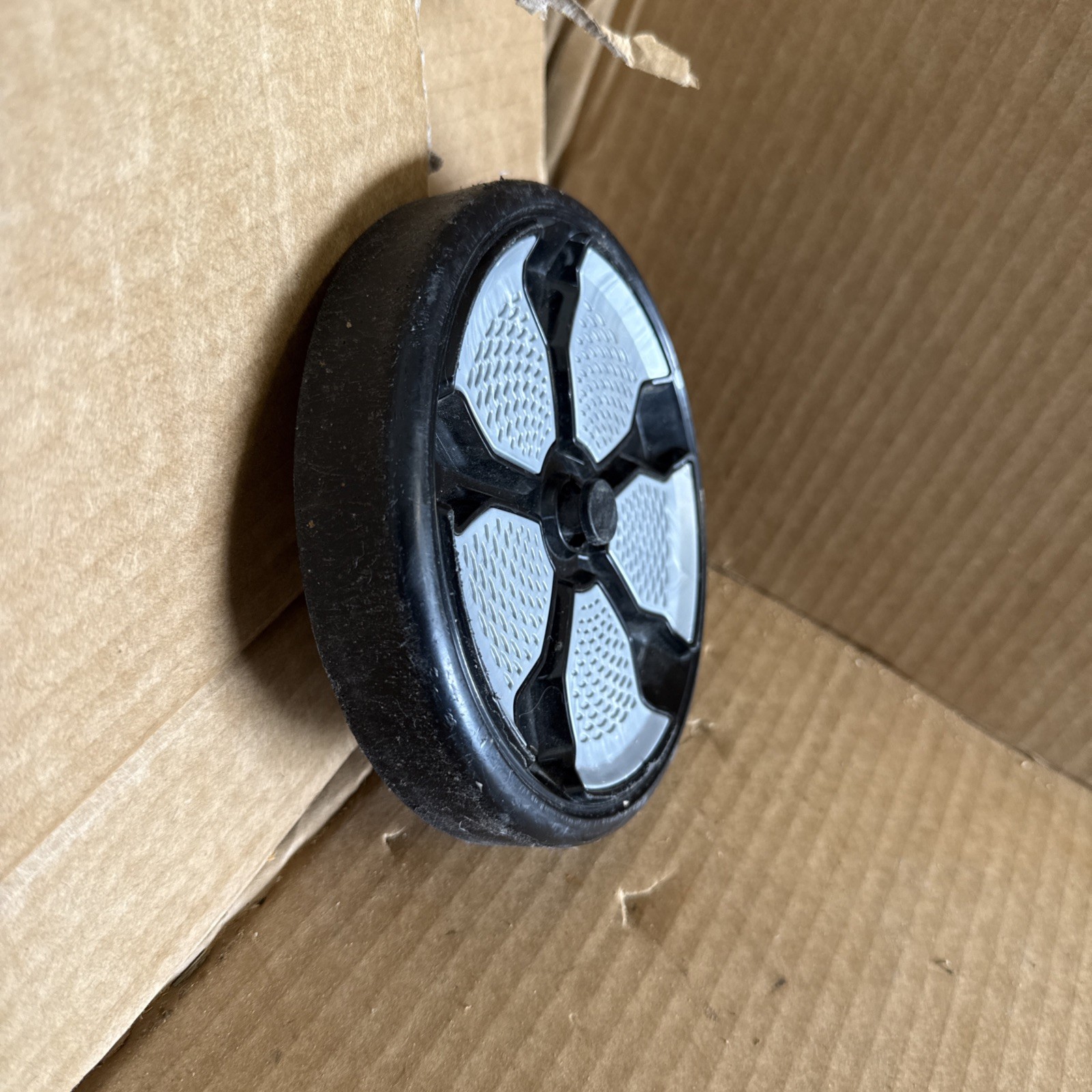 Bissell Proheat 2X Revolution Pet Pro 1986 Genuine replacement wheel 2