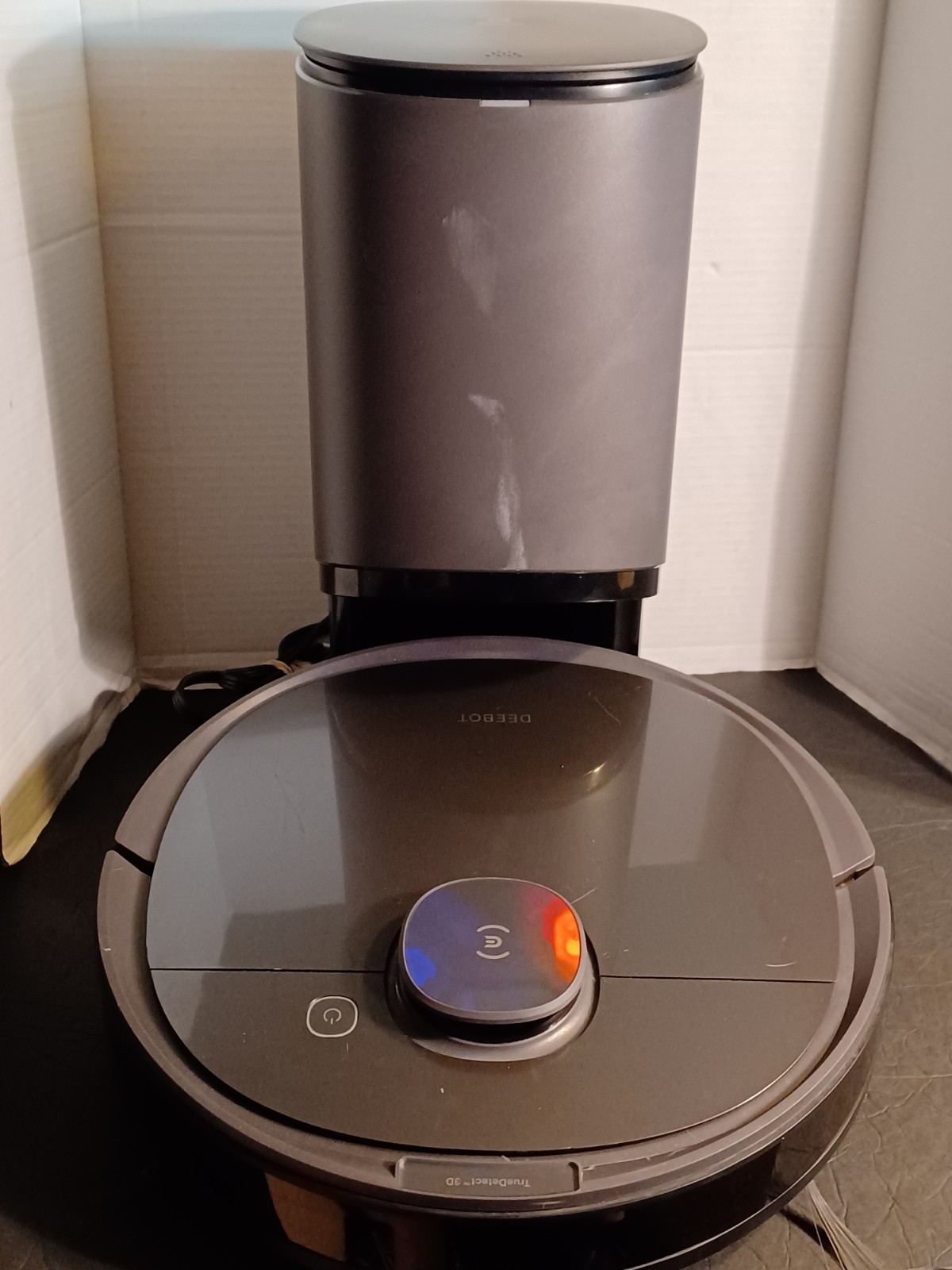 E COVACS DEEBOT OZMO T8 Smart Robot Vacuum In Good Condition