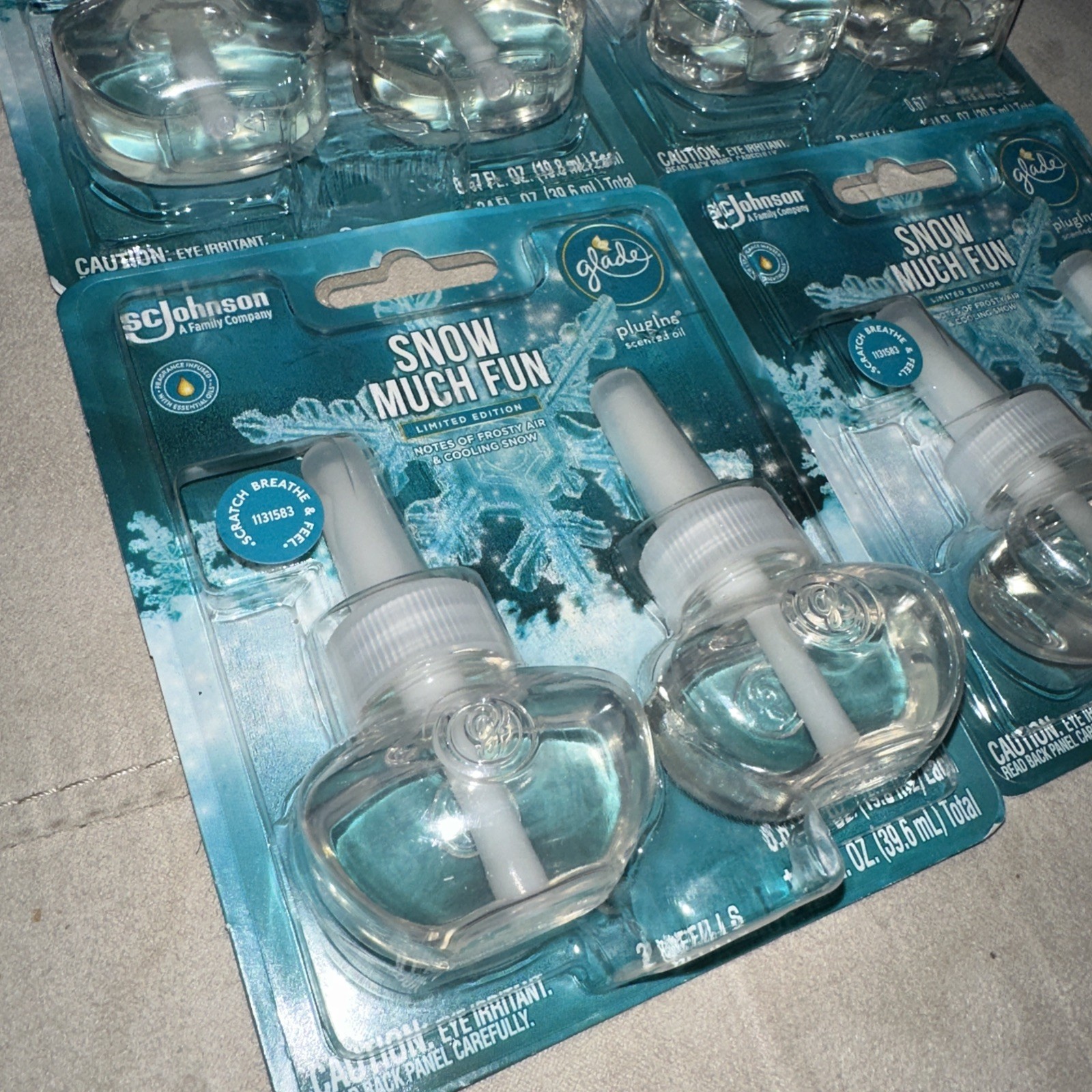 Glade Limited Edition Snow Much Fun Plug-In Scent Oil 4 Pack with 2 Refills